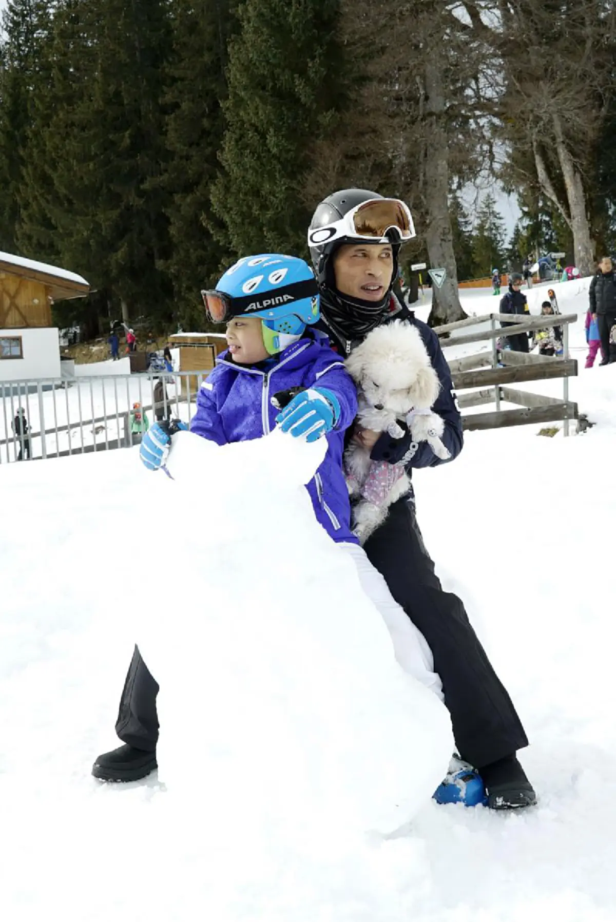 สุดปลาบปลื้มยิ่ง!!"สมเด็จพระเจ้าอยู่หัว"พระราชทานพระรูปคู่กับ"พระองค์ที"ในพระอริยาบถต่างๆเนื่องในวันคล้ายวันประสูติพระราชโอรส๒๙เม.ย.๒๕๖๐
