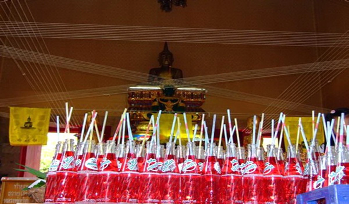 เลื่อนผ่านถือว่าพลาด!!! เลขเด็ด "หลวงพ่อปากแดง" งวด 1 ก.ย. นี้ คอหวยแห่ซื้อกันแผงแทบพัง