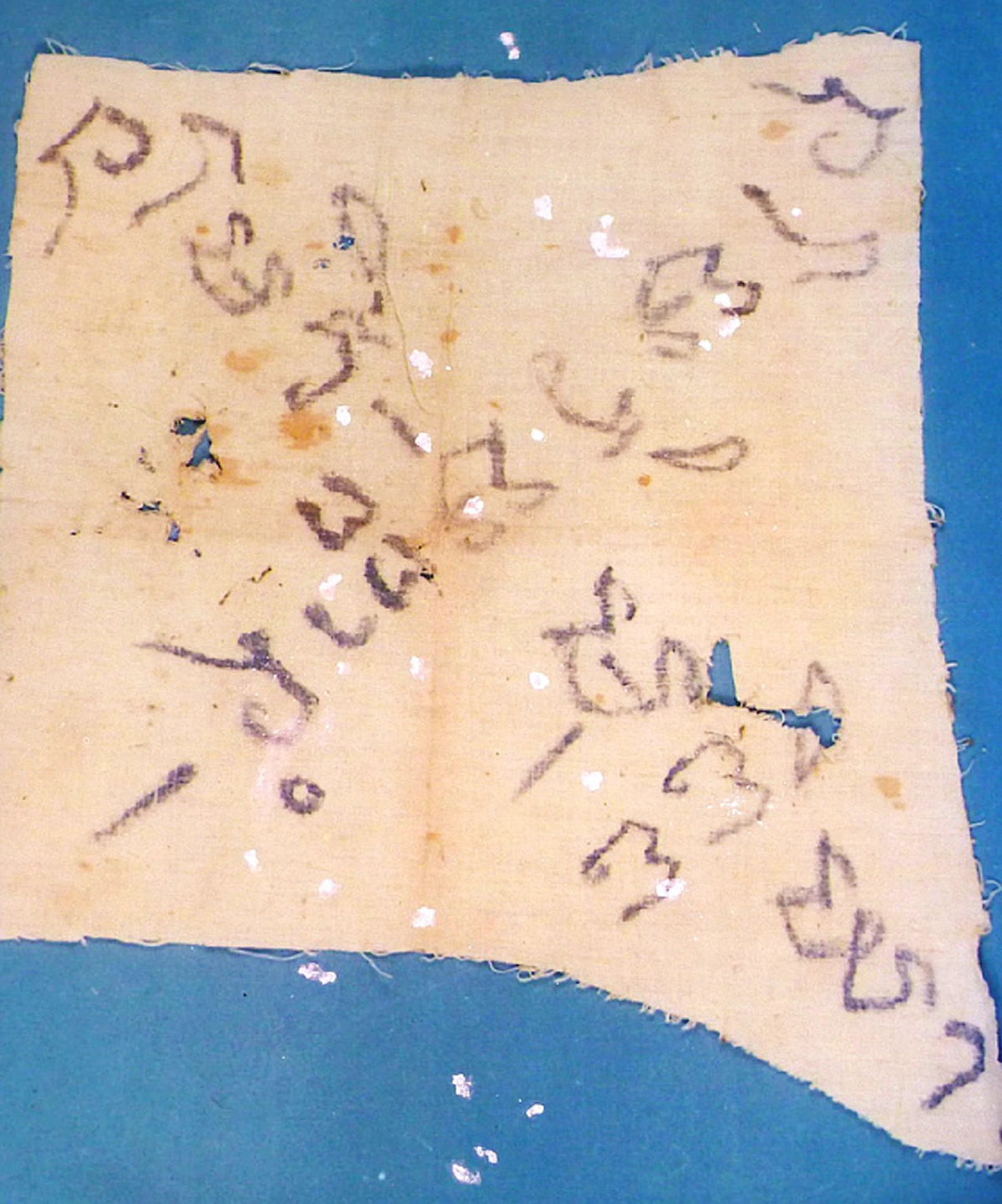 "คาถาพญายูงทอง" หลวงปู่มั่น..ดีในทุกๆด้าน เป็นพระคาถาชั้นสูงจากตำนานโมรปริตร พระพุทธเจ้าเคยเสวยพระชาติเป็นพญานกยูงทอง.