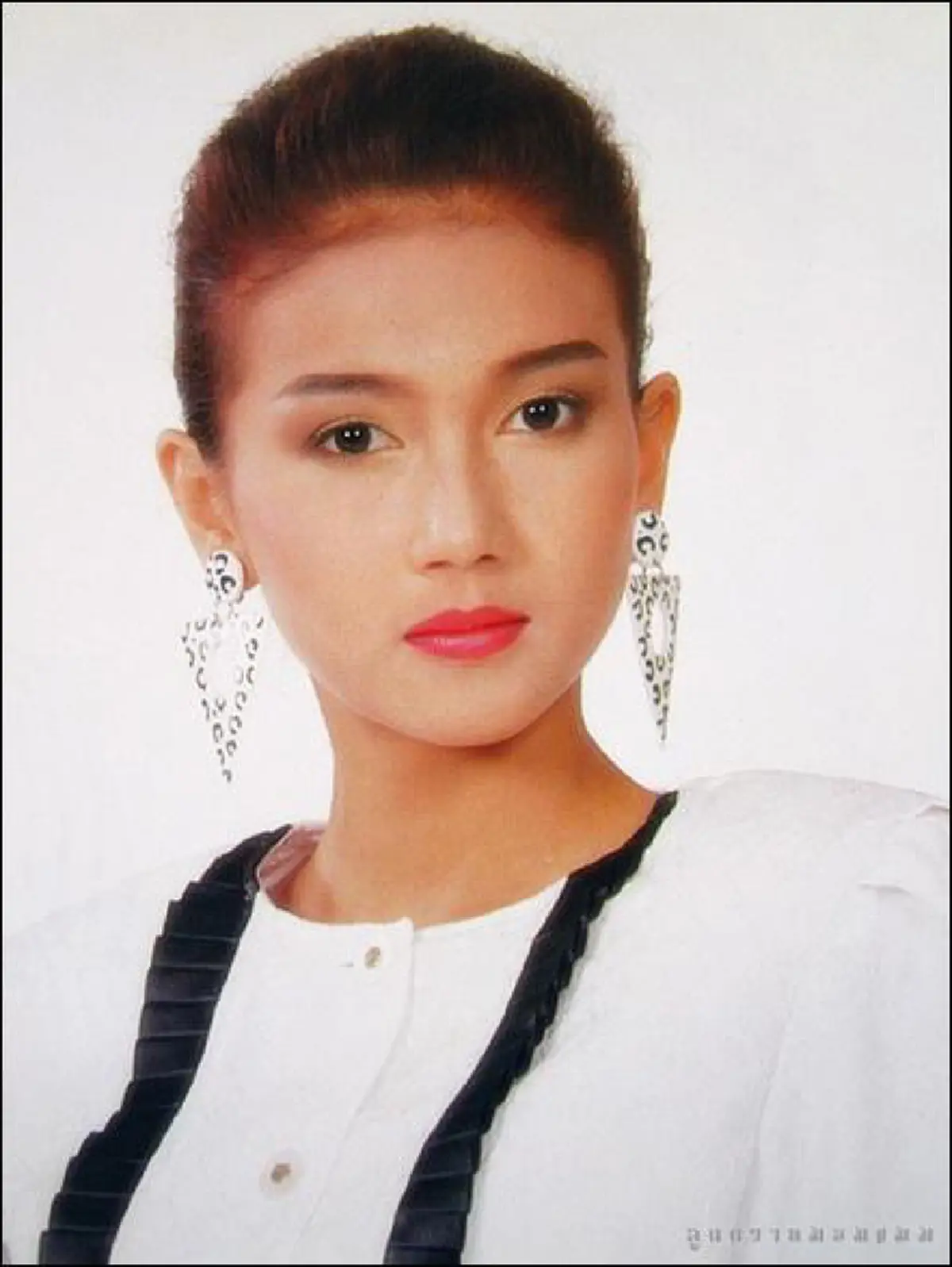 *กระจ่างแล้ว!!! เมื่อ "แอน สิเรียม" เปิดปมชีวิตรักร้าวเหตุเลิกลา "อดีตสามี" จนมาพบรัก "สามีคนปัจจุบัน" ที่ไม่มีใครรู้มาก่อน!!! (ชมคลิป)