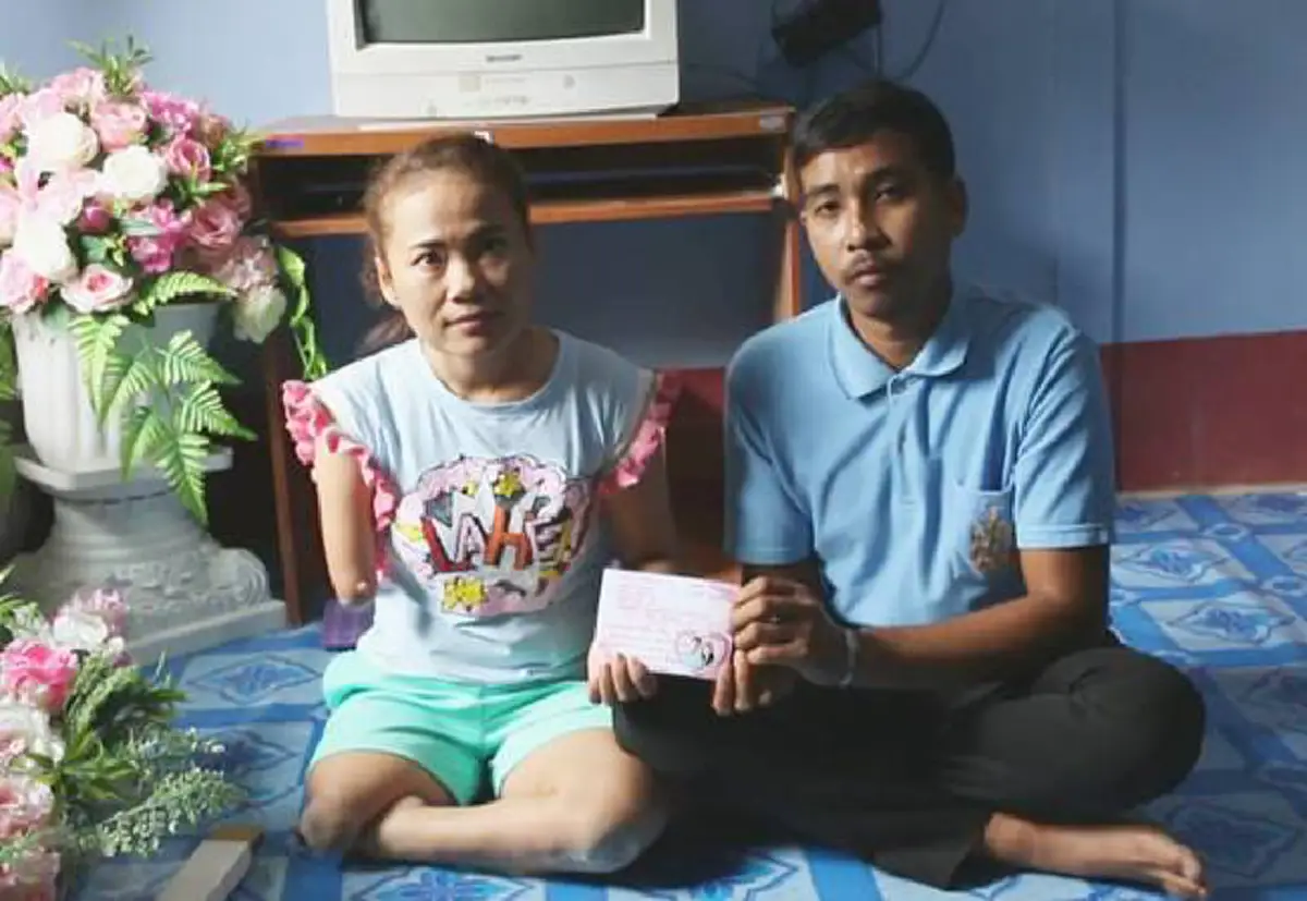 สายใยแห่งรัก!! หนุ่มรับจ้างกรีดยาง ขอสาวพิการแต่งงาน หลังคบกันมา 8ปี เปิดใจชัดๆทำไมถึงอยากใช้ชีวิตกับสาวพิการไปตลอดชีวิต!!