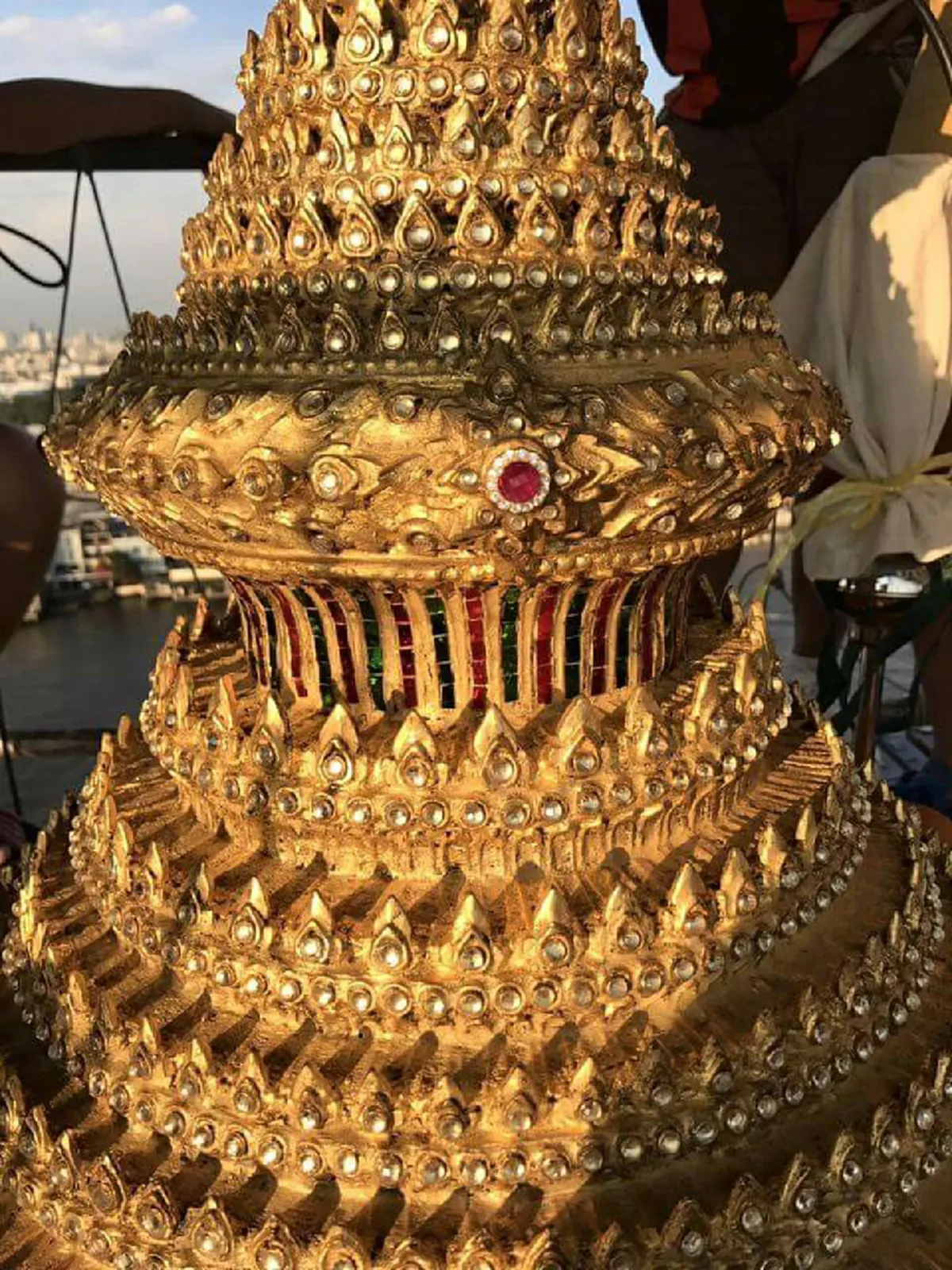 มงกุฎเหนือยอด