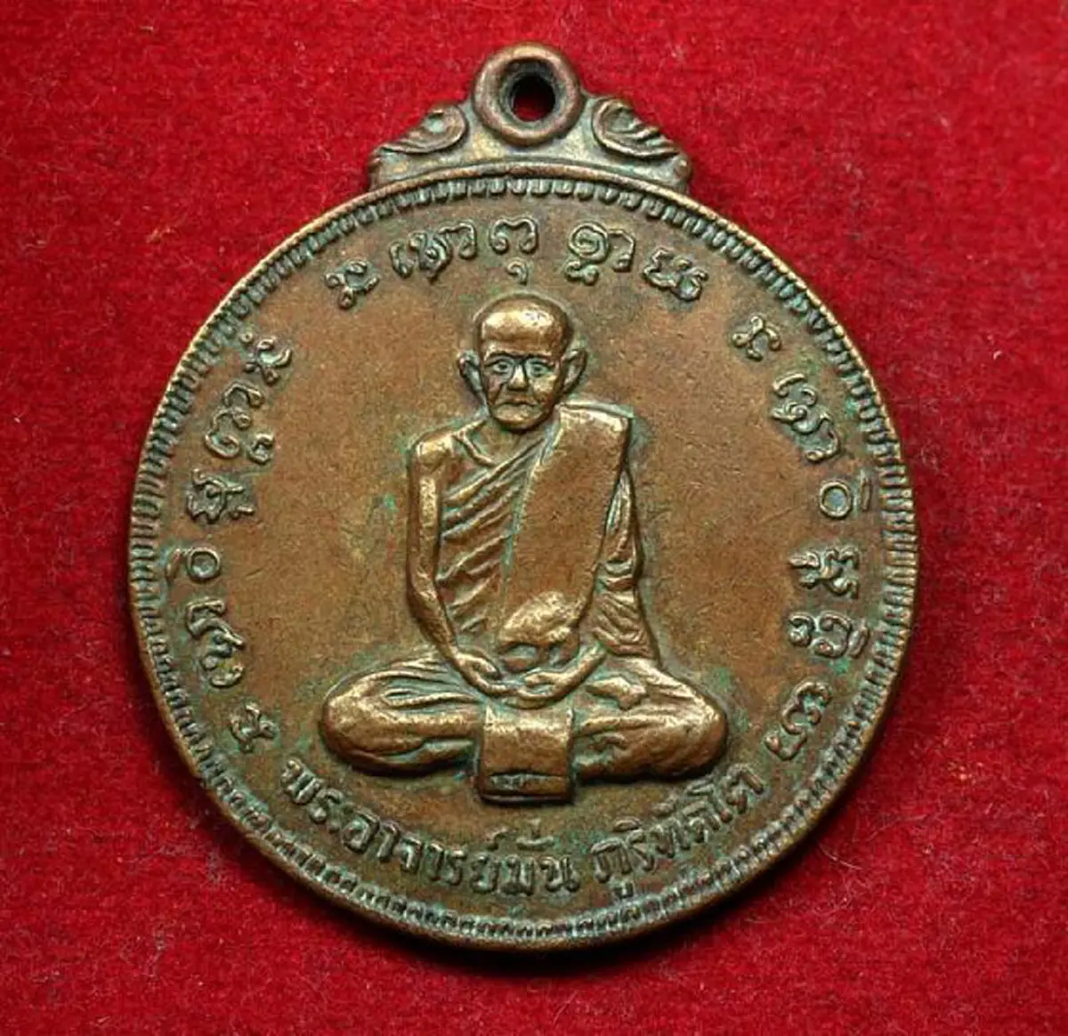 คาถาพญายูงทอง "หลวงปู่มั่น ภูริทัตโต"ท่านบอกเป็นพระคาถาชั้นสูงจากตำนานโมรปริตร หมั่นภาวนา คุ้มครอง ๑๐๘ ประการ.