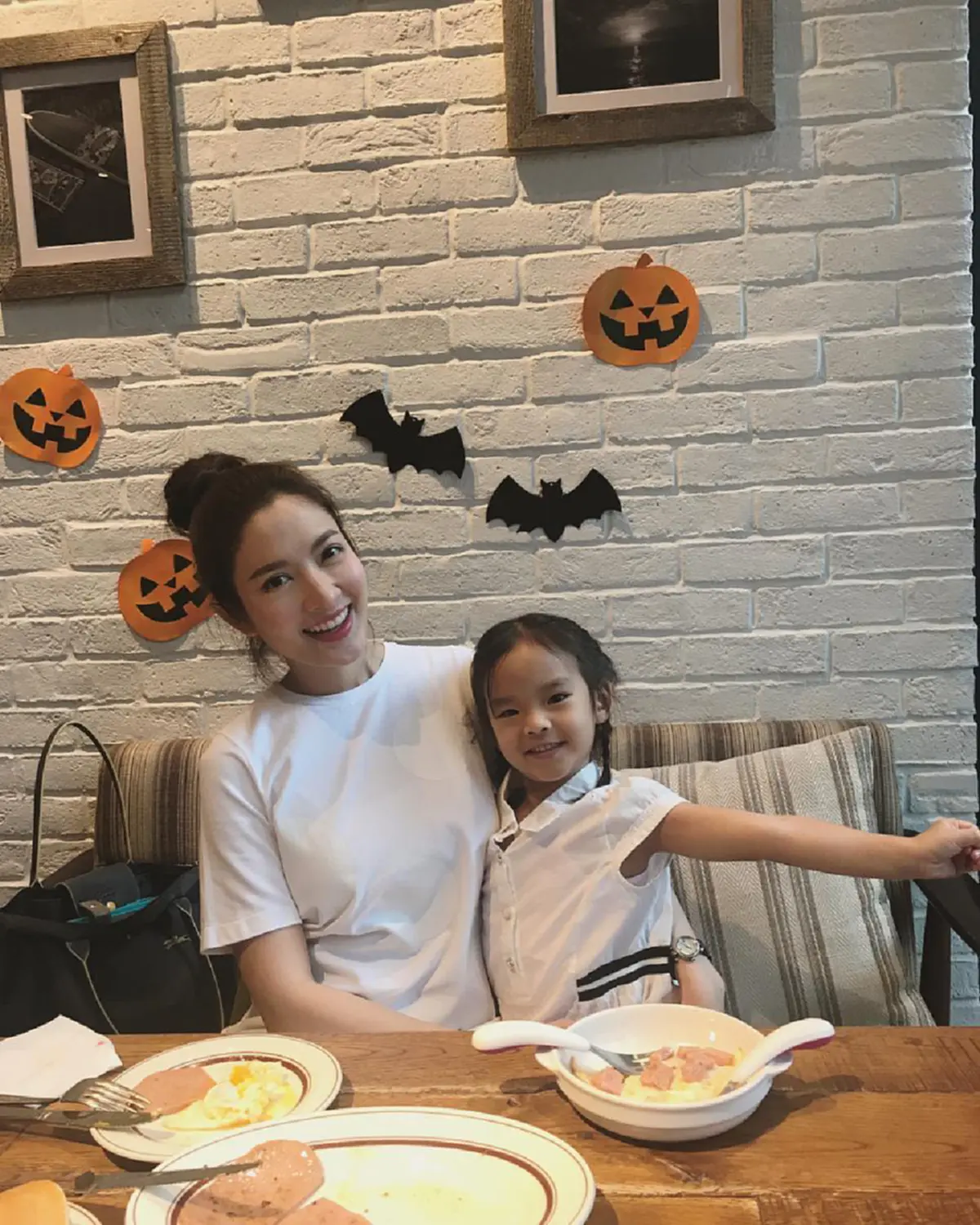 เจอแล้วปมดราม่า! เปิดโพสต์ต้นทาง "แมท-สงกรานต์" เขียนแคปชั่นเหมือนกัน ชาวเน็ตถามเพียบบังเอิญหรือตั้งใจ?