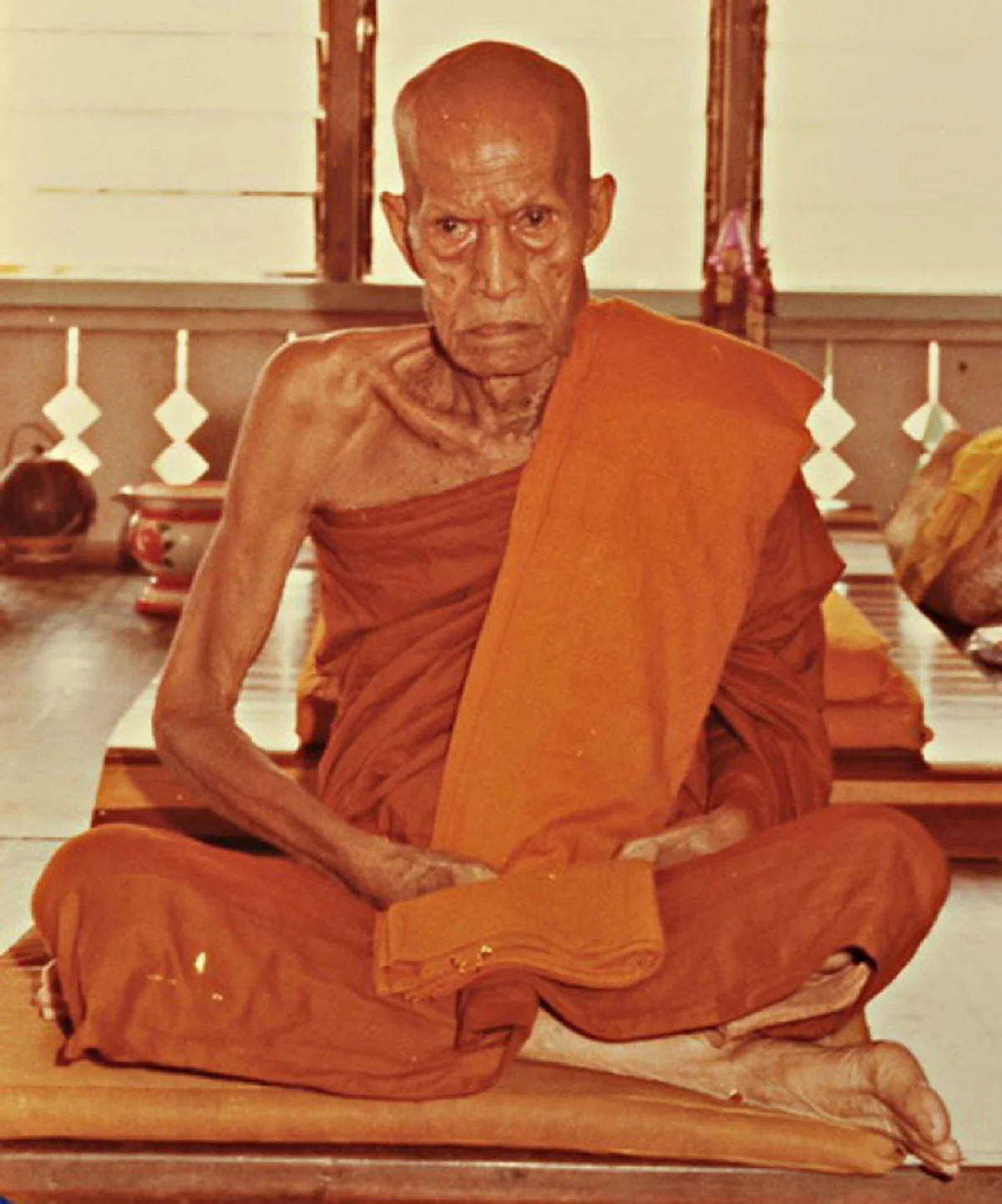 พระชั่วแอบส่งคุณไสยเล่นงาน "หลวงพ่อสงฆ์ วัดเจ้าฟ้าศาลาลอย"จนพลาดท่า มีดสองคมหลุดเข้าท้อง เตรียมส่งควายธนูสั่งสอน แต่ฟ้าดินลงโทษแทน.