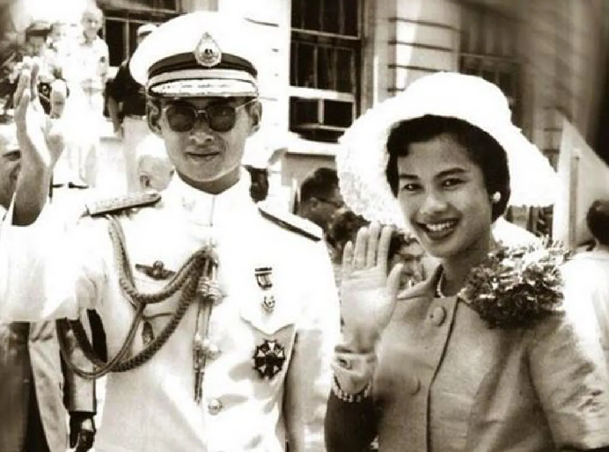 "รักแห่งแผ่นดิน"  ๒๘ เมษายน วันครบรอบพระราชพิธีราชาภิเษกสมรส ครบรอบ ๖๗ ปี ประมวลพระบรมฉายาลักษณ์พระคู่ฟ้ามิ่งขวัญของปวงชนชาวไทย