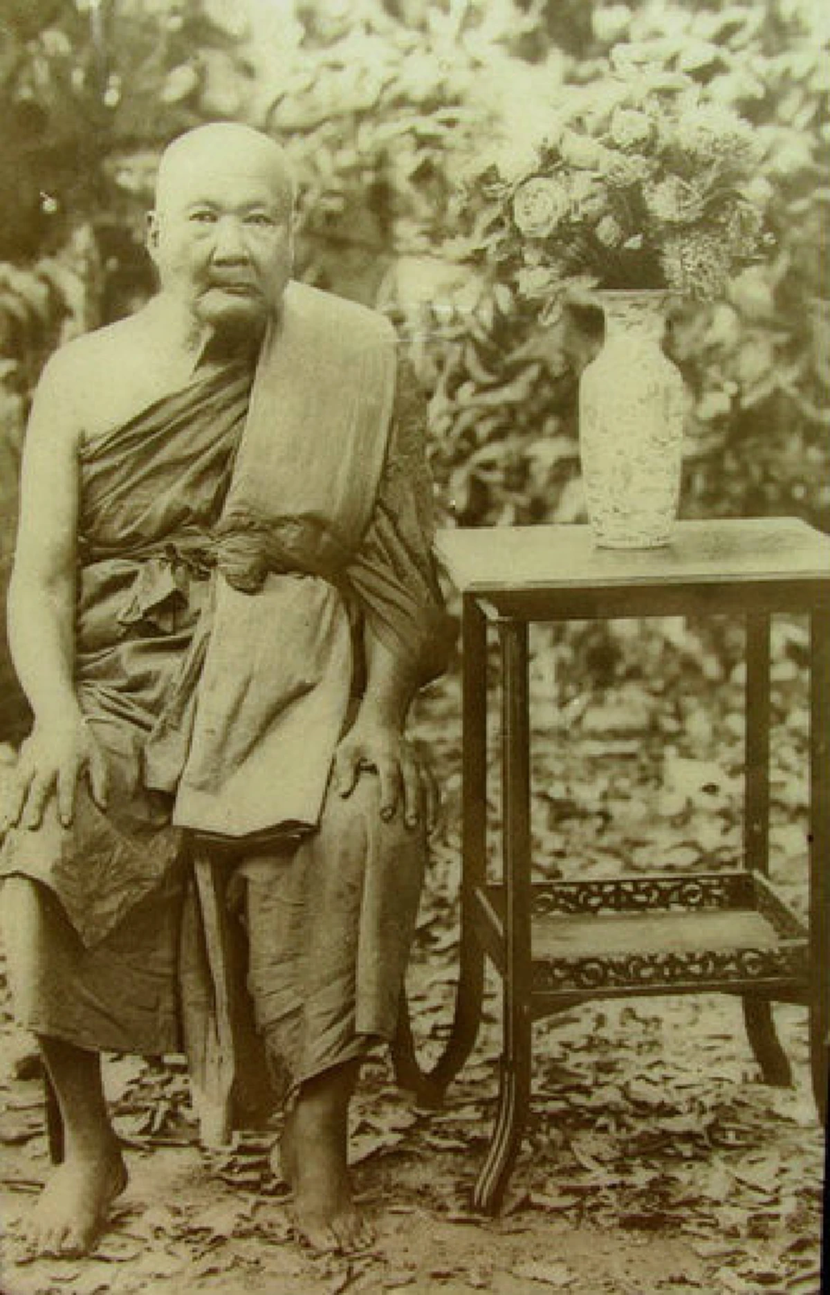 เข้าจู่โจมอย่างรวดเร็วหมายรัดให้ตาย "งูยักษ์"จะได้กินอย่างสมใจ แต่ "หลวงปู่ภู วัดอินทรวิหาร"ศิษย์เอกสมเด็จโต เพียงแค่แผ่เมตตา จนพ่ายจากไป.