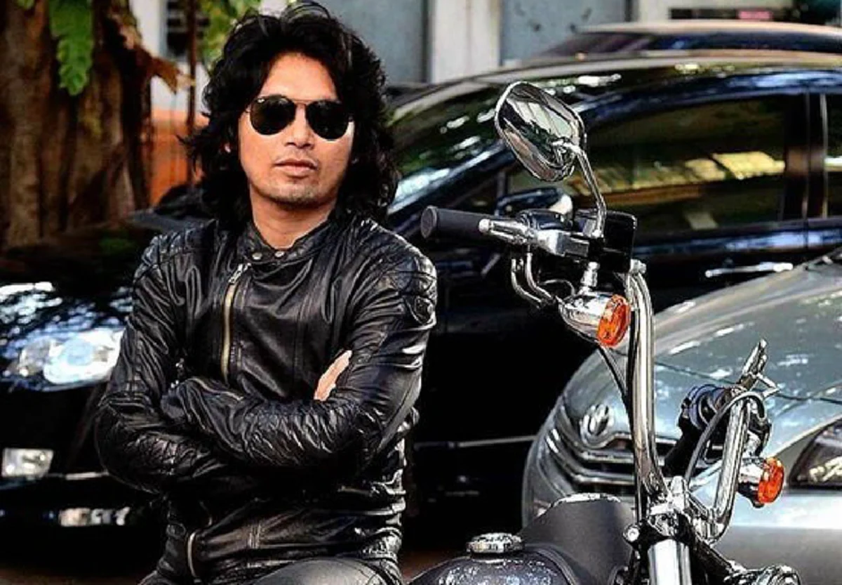 เปิดขุมทรัพย์มหาศาล!!  “เสก โลโซ”  จากร็อกเกอร์ล้านตลับ สู่ นักธุรกิจร้อยล้าน ผลิตตั้งแต่น้ำเปล่ายันช่องทีวี ?? (รายละเอียด)