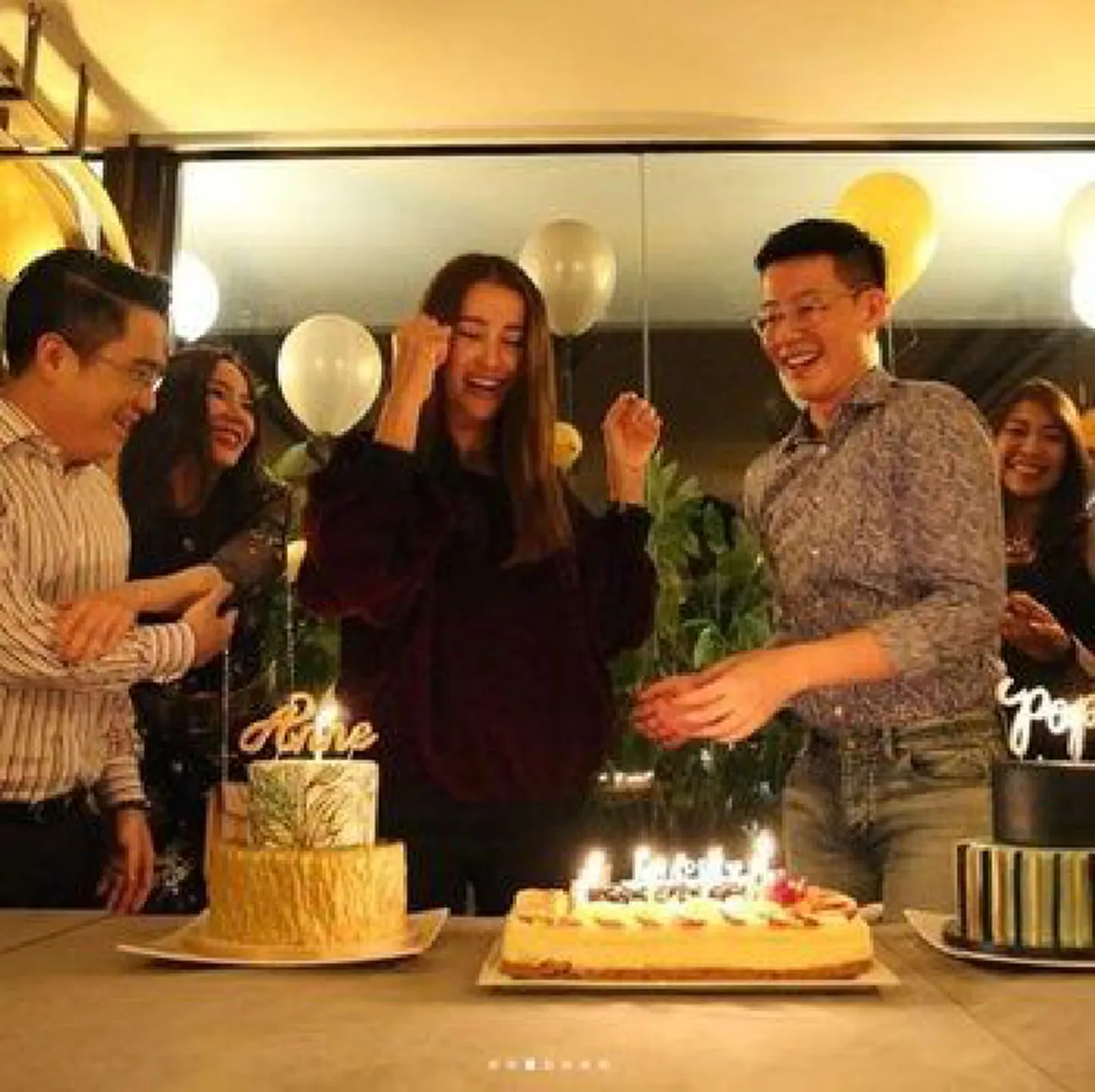 สองซุปตาร์เจอกัน!! แฟนคลับกรี๊ดลั่น  อั้ม พัชราภา เลี้ยงวันเกิดย้อนหลัง แอน ทองประสม