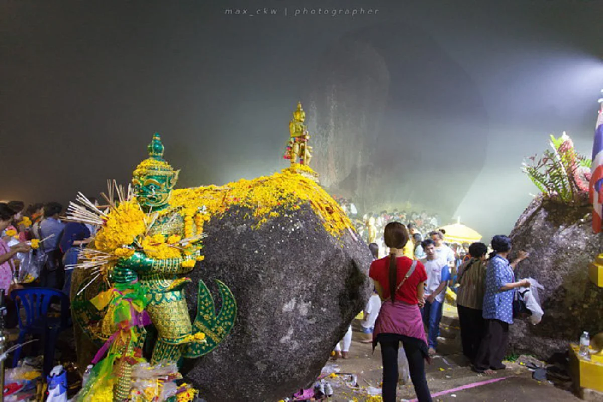 สู่ยอดเขาสูง!! เปิดกำหนดการ ประเพณี นมัสการรอยพระพุทธบาทพลวง "เขาคิชฌกูฏ" 17 มกราคม - 17 มีนาคม 2561 !?! (รายละเอียด)