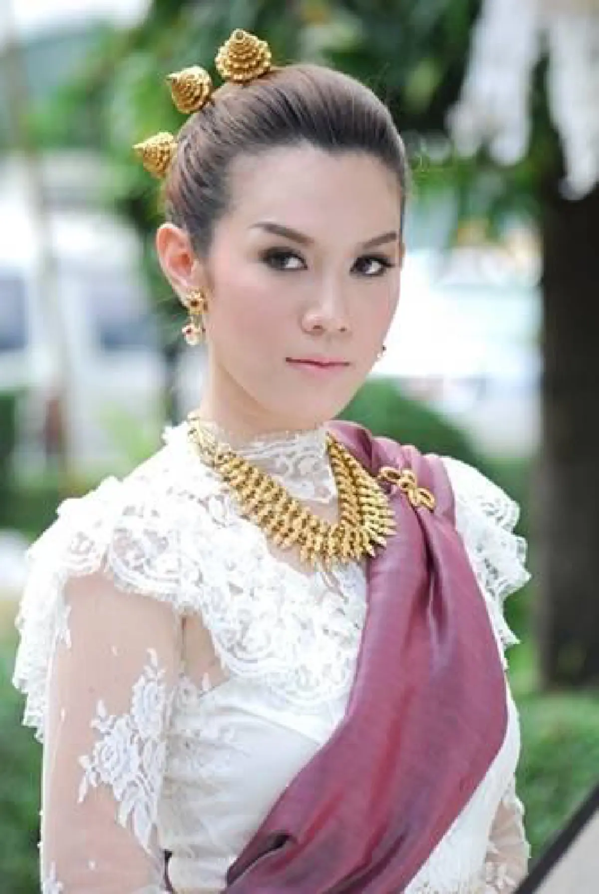 #ตะลึงตาค้าง!! "ดาราสาว" เพียงคนเดียว ต้องมารับบทแม่ "ศรราม" ทั้งที่ในชีวิตจริง อายุน้อยกว่าอีก แทบไม่เชื่อสายตา !! (ชมภาพ)