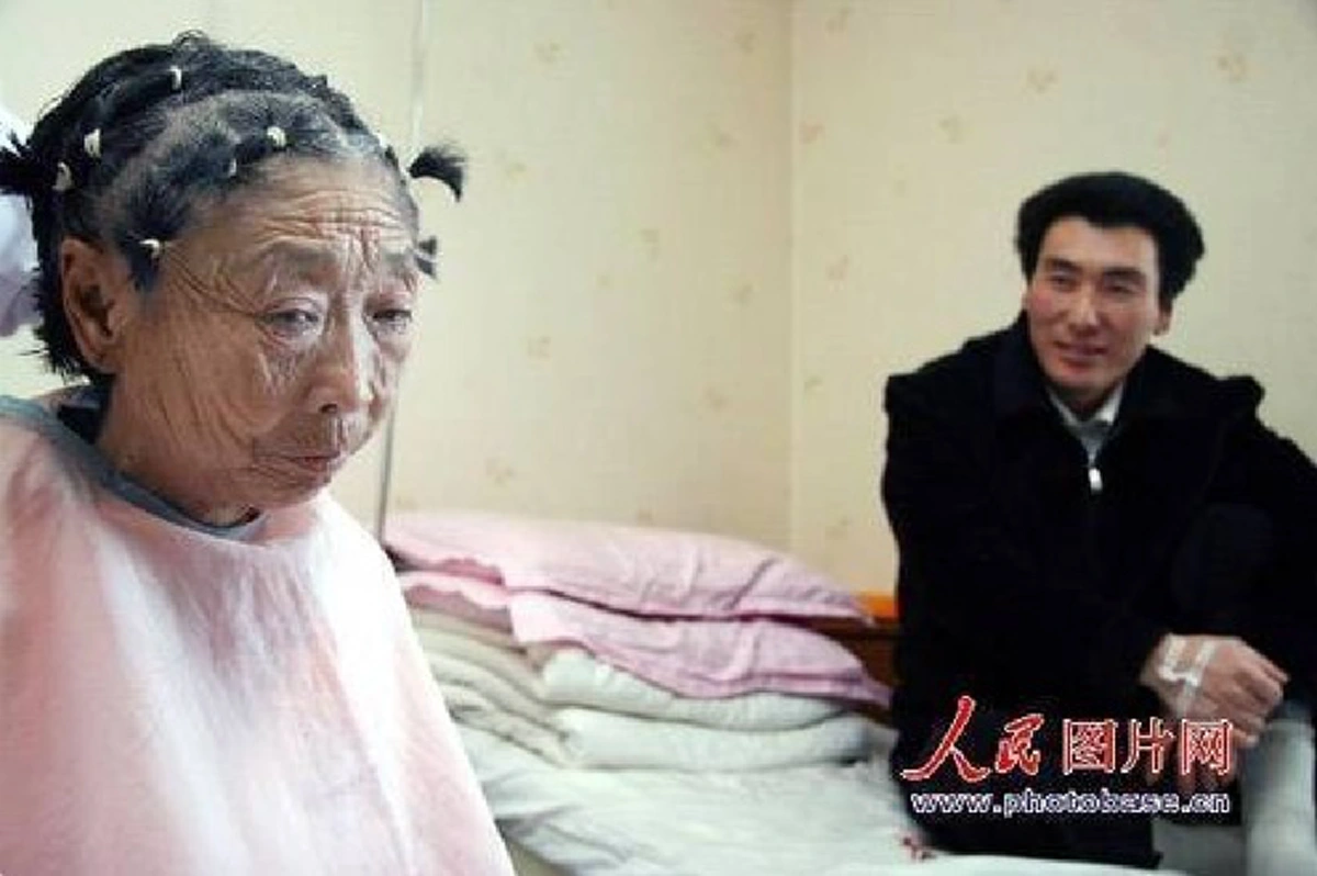 สวยขึ้นจน สาวรุ่นอิจฉา!! " คุณยายวัย 71 ปี " ศัลยกรรมเอาใจ " สามีวัย 41 ปี " หนุ่มๆเห็นแล้วต้องตาค้าง! เหมือนลดอายุลงไป 30 ปี !!?
