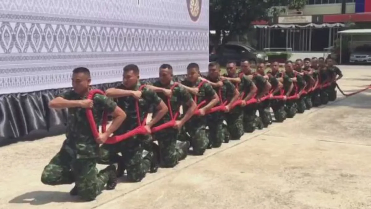 ปลื้มสุดหัวใจ!! พลทหารเบ้นซ์ วรเดช จูตะกานนท์ พลทหารลูกครึ่งแต่หัวใจไทย 1ใน441พลฉุดชักราชรถ พระราชพิธีพระบรมศพ (รายละเอียด)
