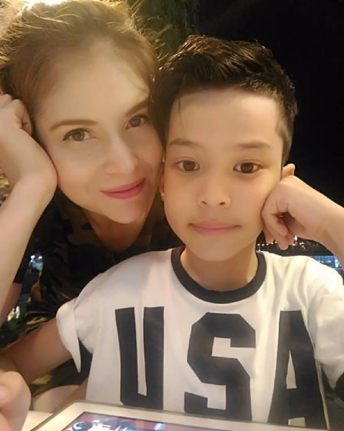 ***ค้างคาใจมานาน !! "ฟิล์ม รัฐภูมิ" เผยสาเหตุหลังเจ้าตัวไม่บอกตั้งแต่แรกว่าไม่ใช่ลูก ตอนเป็นข่าวกับ "แอนนี่ บรู๊ค" รู้แล้วถึงกับหายสงสัย !?