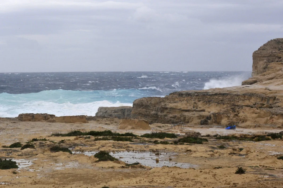 กลายเป็นเพียงอดีต! หน้าต่างแห่งอาซูเร่(Azure Window) หรือหน้าต่างสีฟ้าแห่งมัลต้า หลังเจอพายุกระหน่ำ! พังครืนลงมาอย่างน่าเสียดาย
