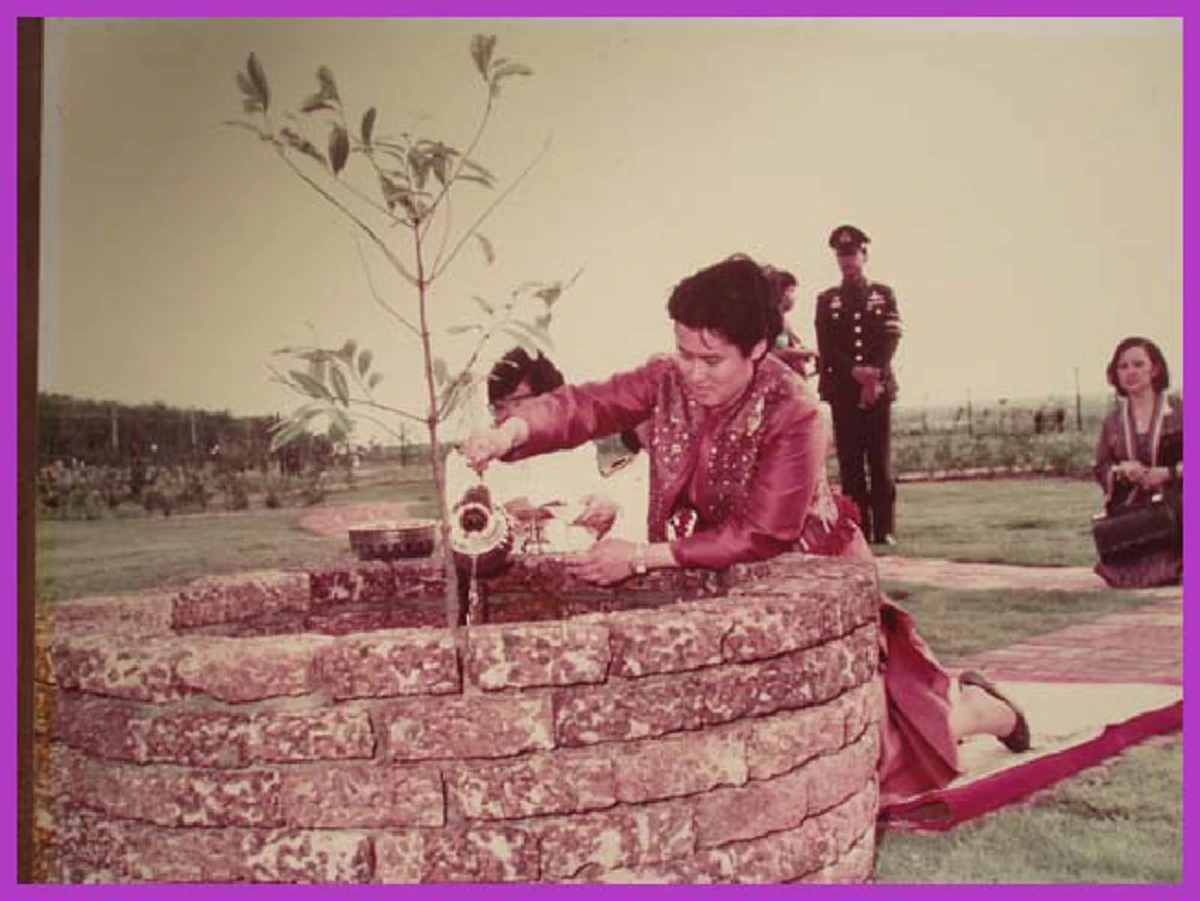 ขำท้องคัดท้องแข็งกันทั้งจังหวัด!! เมื่อได้รู้ว่า "สมเด็จพระเทพฯ" รับสั่งอะไร? ... ถึงกับทำให้ ผอ.ศูนย์ราชการ หน้าซีดเป็นไก่ต้ม!!