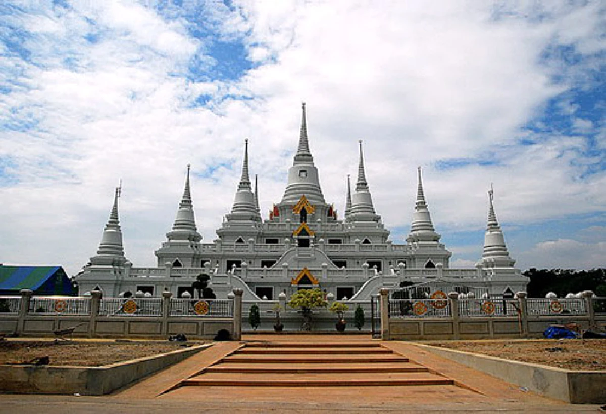 ความลับที่เก็บงำมากว่าพันปี!! หลวงปู่สิมเห็นนิมิต ... หรือว่า "พระเจ้าอโศกมหาราช" จะกลับชาติมาเกิดเป็น "ท่านพ่อลี"?!!