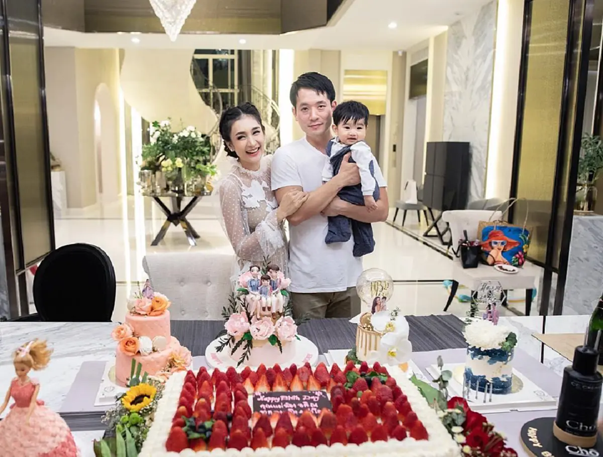 สุดอบอุ่น! "เนย โชติกา" ทำบุญวันเกิด ครบ 34 ปี พร้อมเปิดบ้านหลังงาม ต้อนรับเพื่อนๆในวงการ (ชมภาพ)