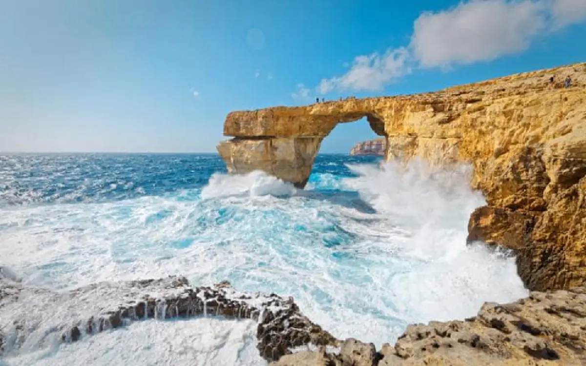 กลายเป็นเพียงอดีต! หน้าต่างแห่งอาซูเร่(Azure Window) หรือหน้าต่างสีฟ้าแห่งมัลต้า หลังเจอพายุกระหน่ำ! พังครืนลงมาอย่างน่าเสียดาย