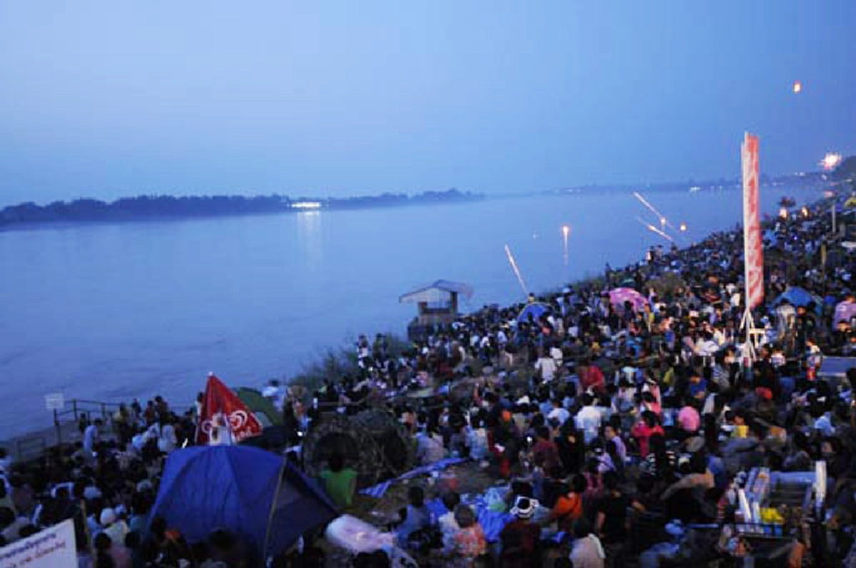 นาคี ปลุกกระแส "บั้งไฟพญานาค" คนล้นแม่น้ำโขง เปิดตำนานสัตว์ที่เลื่อมใสในพุทธศาสนา คืนนี้ลุ้นนับเลขรอ