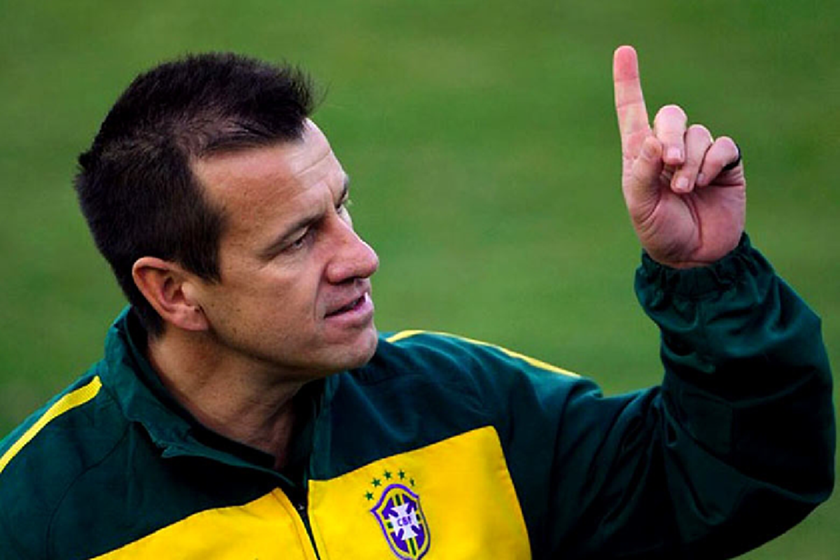 คนนี้กองเชียร์โอเคไหม?? มาแล้วกุนซือโปรไฟล์หรู  "ดุงก้า" อดีตโค้ชทีมชาติบราซิล เสนอตัวคุมทีมชาติไทย!! (รายละเอียด)