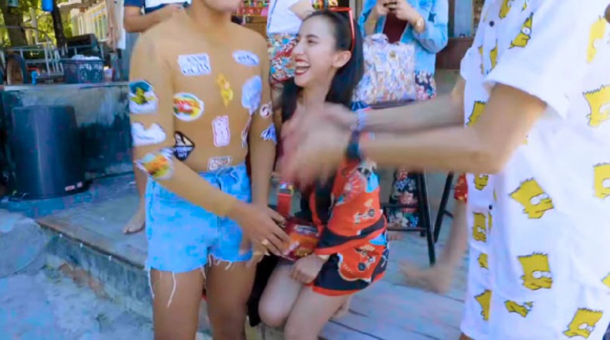 #รอบนี้มันเกินไปแล้ว!! ทั้งหอม ทั้งดูด ทั้งเลีย "ขนเพชร บ้าจี้" เล่นบ้าเกินคน "จกน้องสาวแฟนคลับ" คาตาคนทั้งงาน งานนี้ห้ามไม่ทันมียาว !!