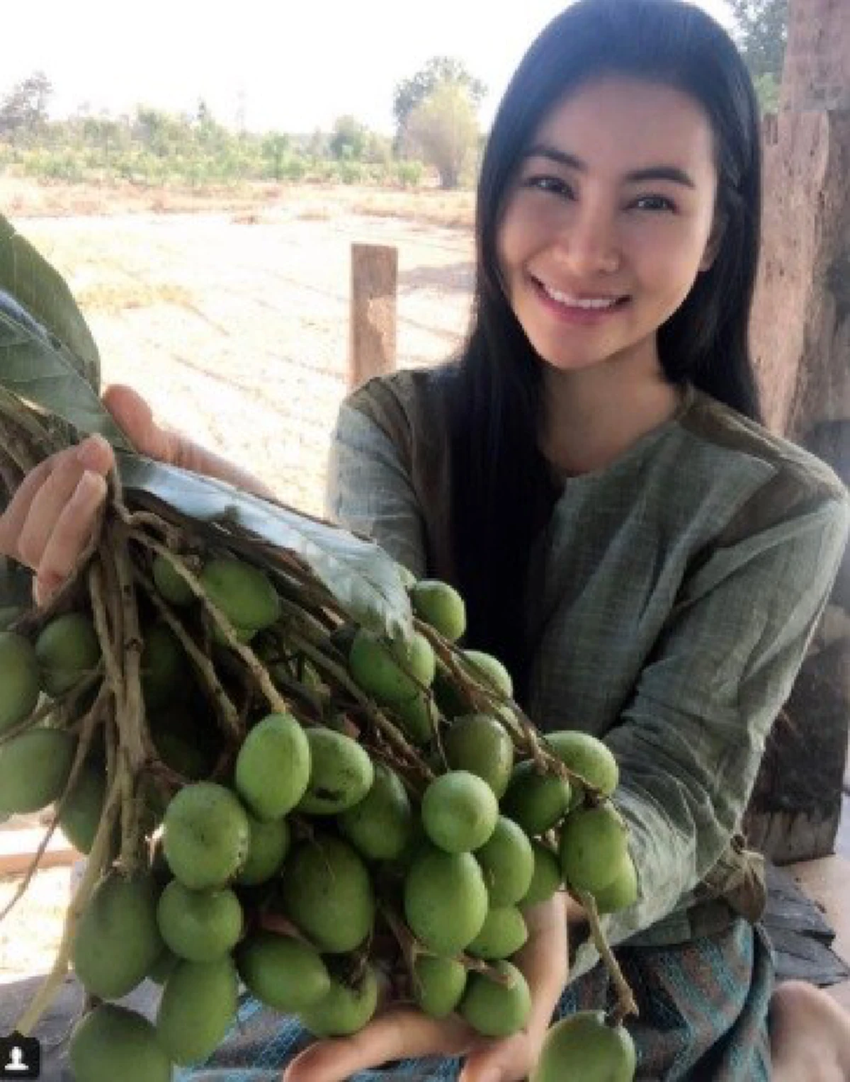 ***ไม่เคยลืมกำพืด !!! "นักร้องลูกทุ่งชื่อดัง" ใช้ชีวิตติดดิน-อยู่กินอย่างประหยัด เพื่อ "สร้างบ้าน" ให้พ่อแม่ !?