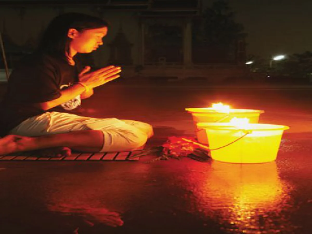 รีบทำด่วน..เป็นมงคลแก่ชีวิตมาก!! พิธีกรรมอาบน้ำเพ็ญ เสริมโชคลาภ เสริมเสน่ห์ ปัดเป่าสิ่งชั่วร้าย คนป่วยไข้ ก็จะหายดี แชร์เลยบอกต่อได้บุญ!!