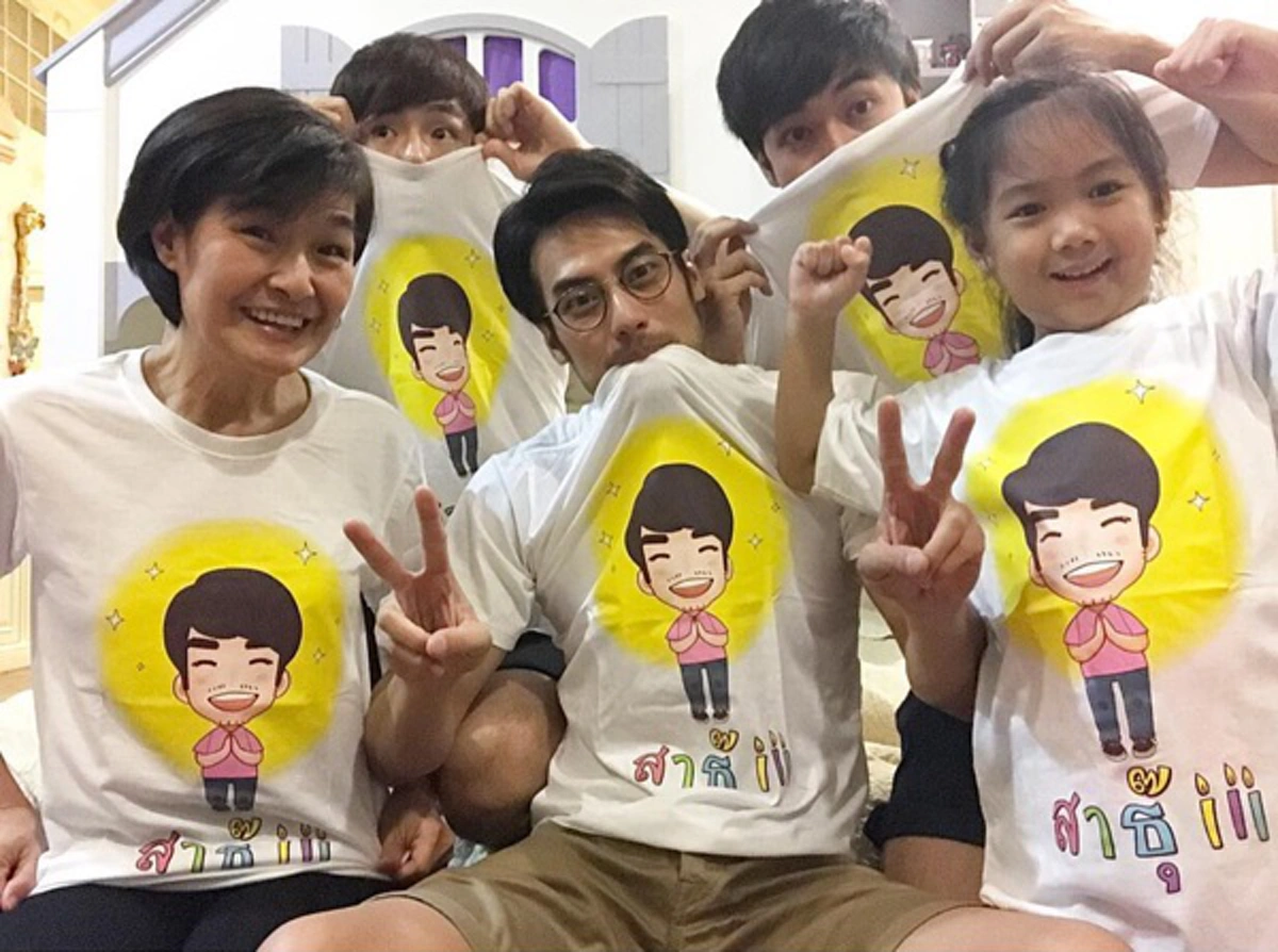 สายบุญตัวจริง!!! "พระเอกซุปตาร์" ยกครอบครัวพร้อมแฟนคลับ "ทอดกฐินใหญ่" สร้างโรงพยาบาล เห็นยอดเงินถึงกับตะลึง 40 ล้าน บุญหนักมาก!!!