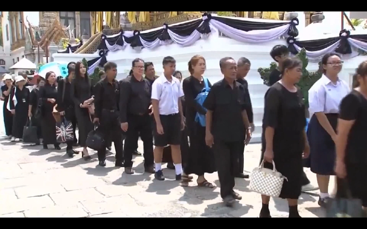 แสดงความรู้สึกยากที่จะลืม!?!? สมเด็จพระเทพฯรับสั่ง ให้สอนประชาชนทำดอกไม้จันทร์(มีคลิป)