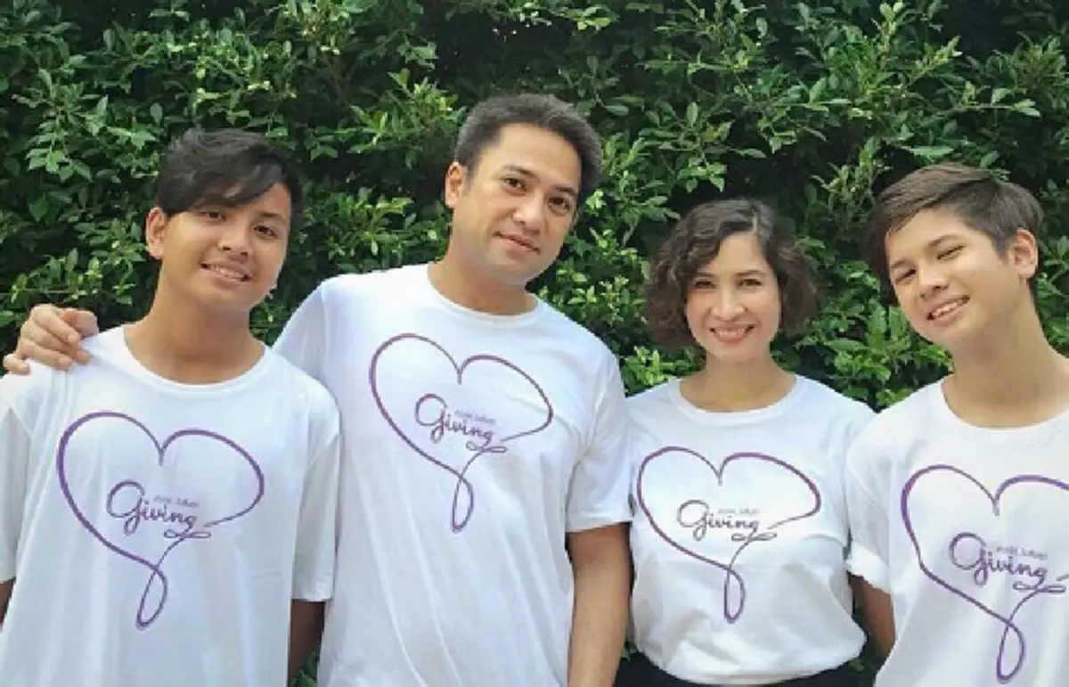 ย้อนดูไทม์ไลน์ เส้นทางรัก "หมิว-ก้อง" หวานอมขมกลืนนาน 16 ปี ก่อนปิดฉากรัก สะท้านวงการบันเทิง!!