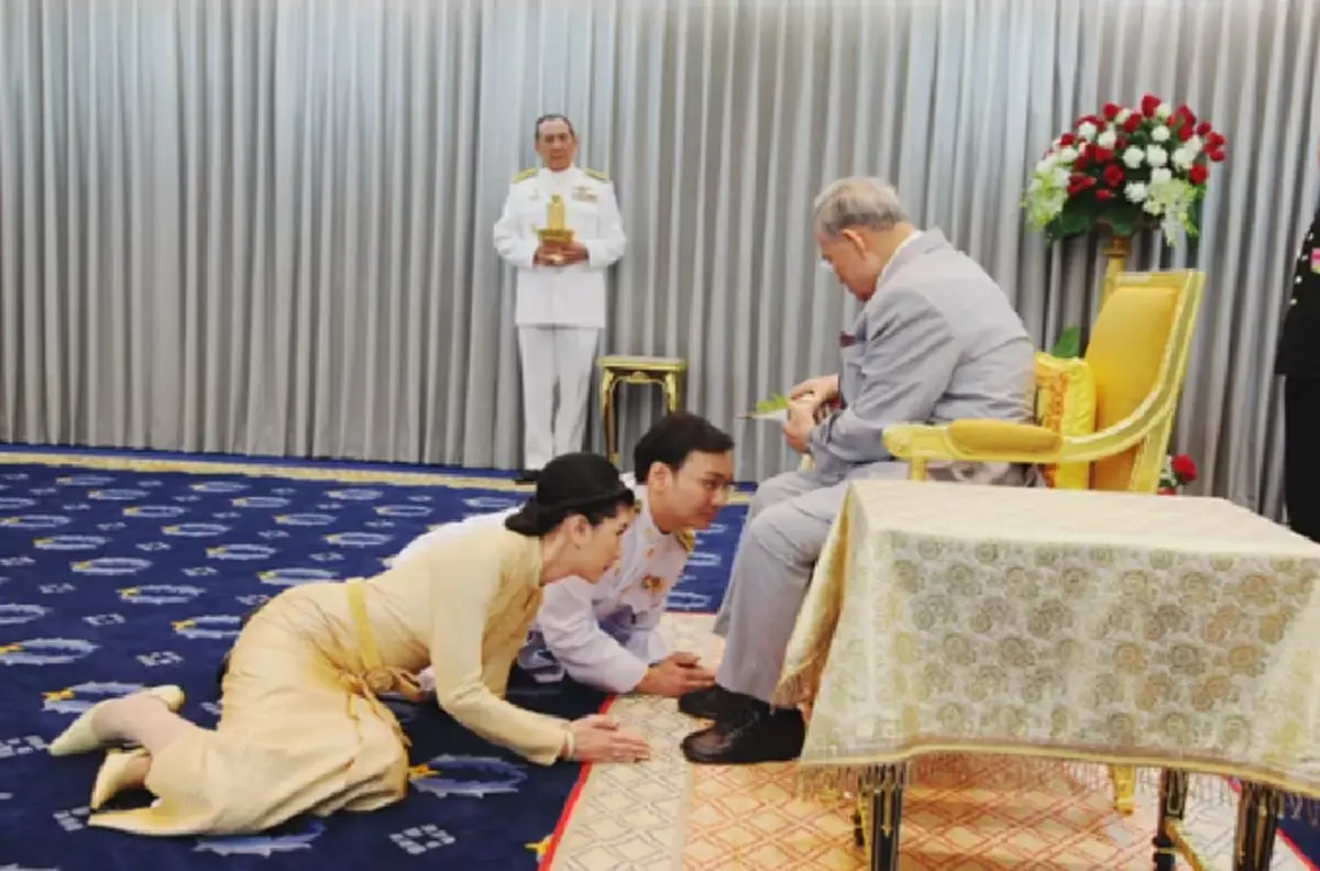 หาชมยาก!! ดร.ภาธร เผยคลิปงานสมรสพระราชทาน "ในหลวง ร.9" ในวันวาเลนไทน์เมื่อ 5 ปีที่ผ่านมา ซาบซึ้งจนกลั้นน้ำตาไม่อยู่!! (ชมคลิป)