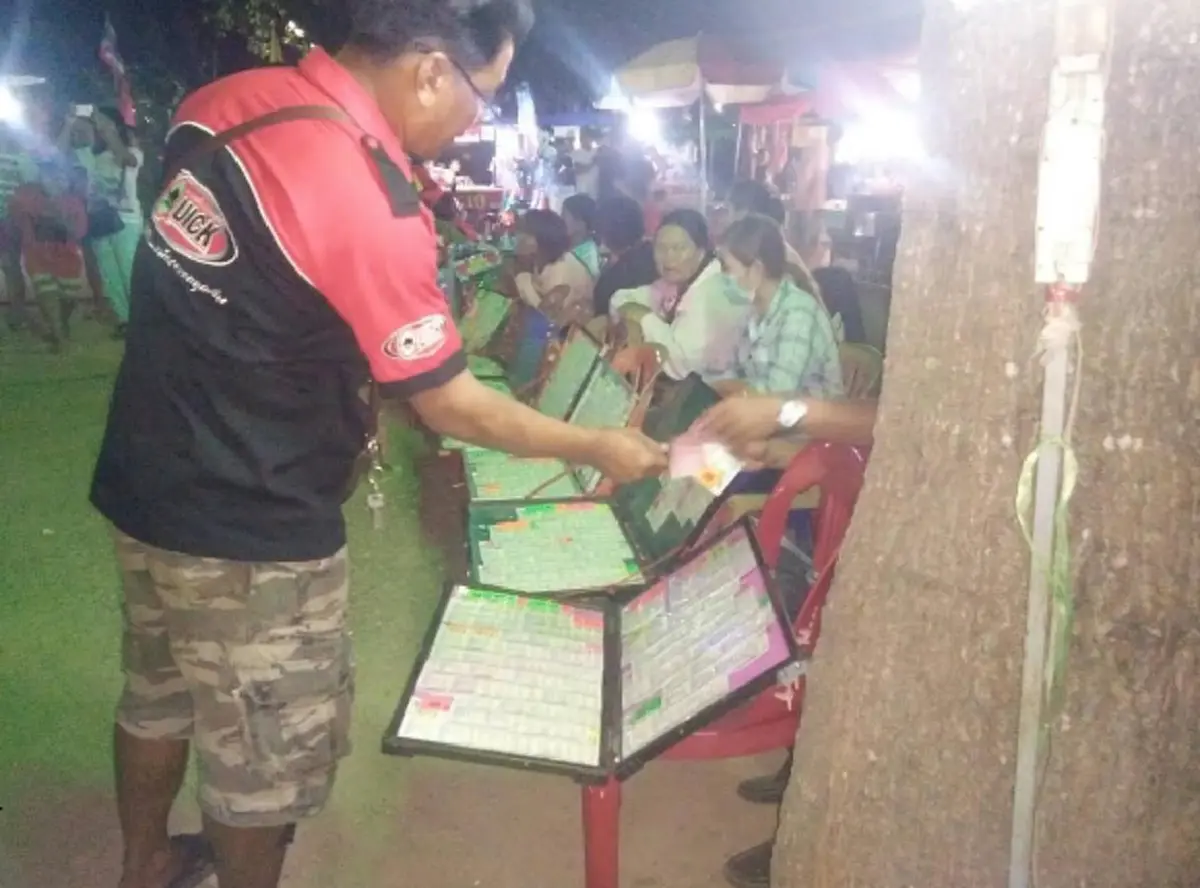 โค้งสุดท้ายแล้ว!! "เจ้าแม่พิกุลทอง" ต้นตะเคียนดังเมืองปราจีนฯให้เลขเด็ด 3 หลักเน้นๆ ชาวบ้านแห่ซื้อเกลี้ยงแผง หลังงวดก่อนถูกหวยทั้งตลาด!!