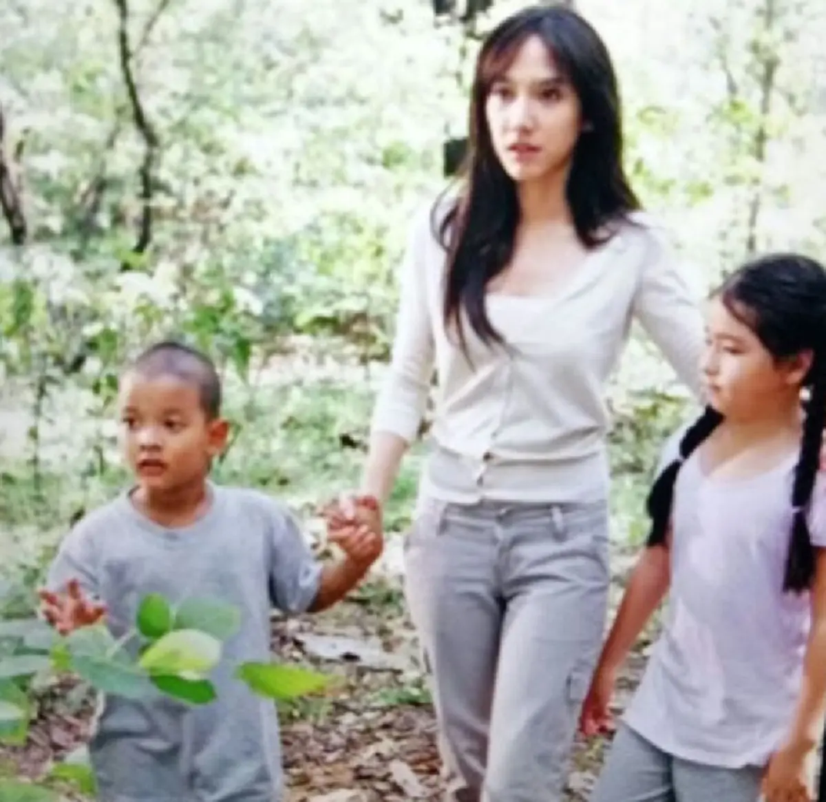น้ำตาซึม!! ชาวเน็ตแห่แชร์วอนช่วยเหลือ "น้องไทเกอร์" อดีตดาราเด็ก ชีวิตพลิกผันต้องทำงานหนัก เลี้ยงครอบครัว - สอบติดวิศวะจุฬา ไม่มีเงินเรียน!!