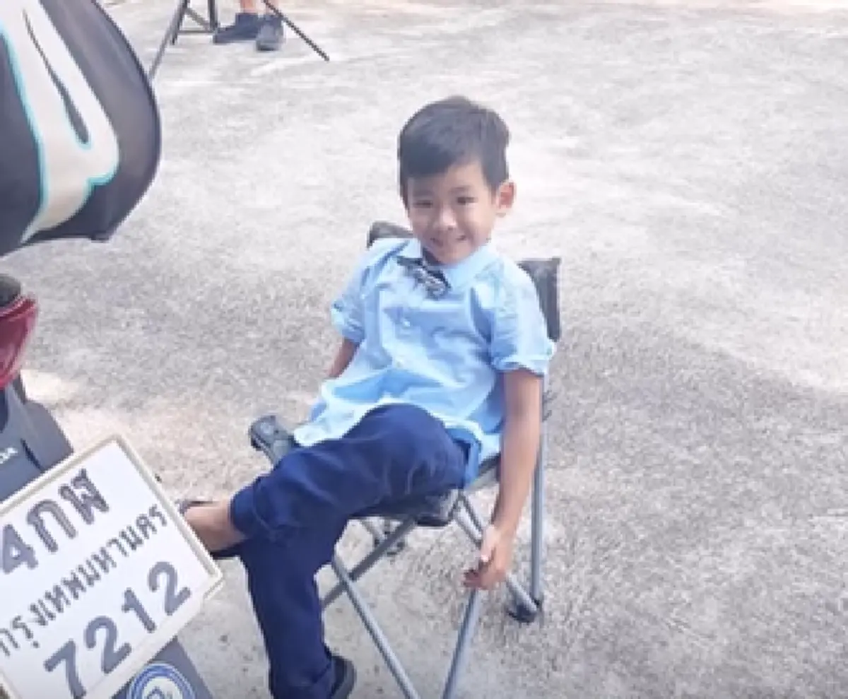 เห็นแล้วต้องตะลึง!!! ส่องภาพลูก " พระเอกตัวท็อป " น้อยคนนักจะเห็น ! ถอดแบบพ่อมาเต็มๆ!!!?
