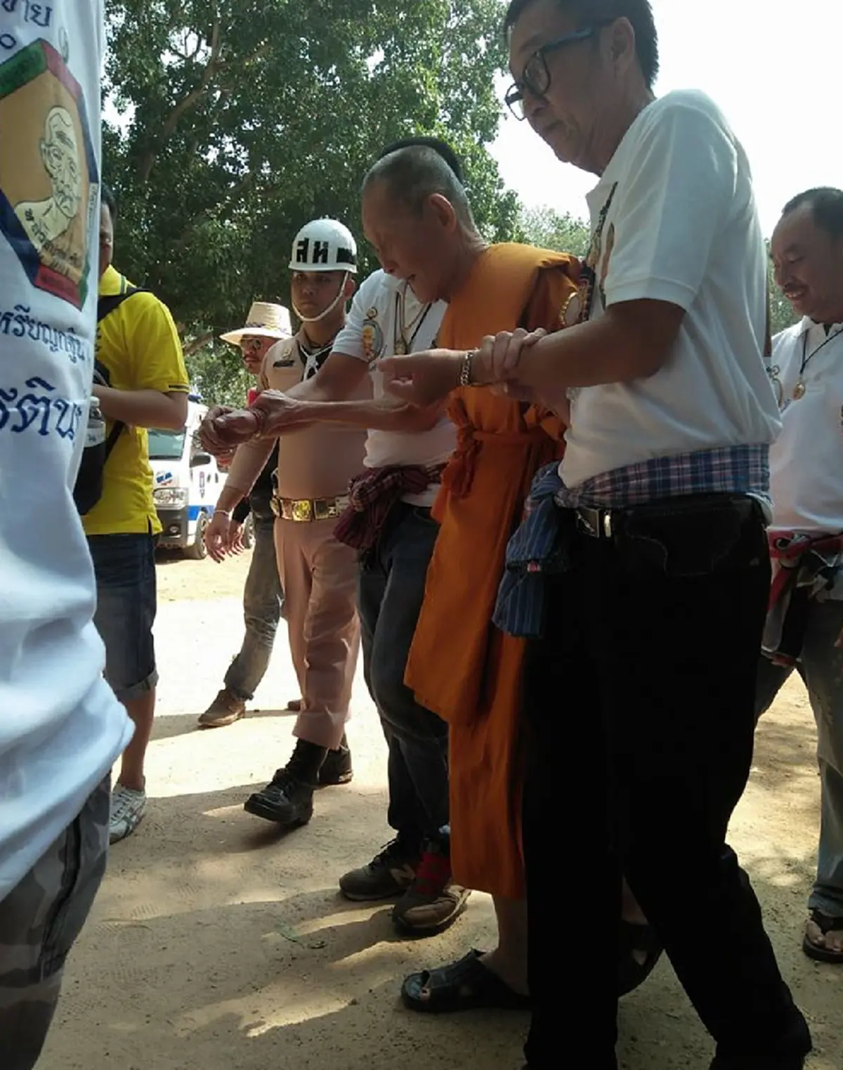 แห่ซื้อกันทั้งจังหวัด!!เลขเด็ดเมืองชลบุรี"หลวงปู่ฮกเกจิดัง"ท่านให้ นักเสี่ยงโชคต่างหาไว้ครอบครอง!!หวังถูกรางวัลใหญ่ งวด 1/11/60 นี้มีลุ้น!!?