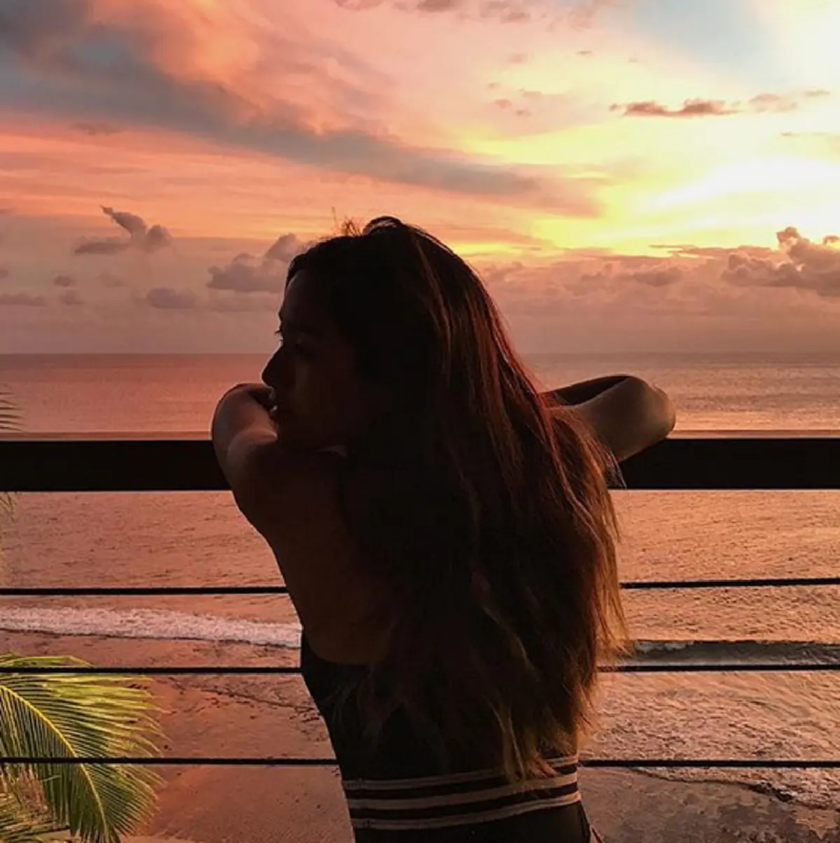 แซ่บลืม !!  เปิดภาพ " น้องเกี้ยมอี๋ " ผู้ร้องเพลง " พ่อกลับบ้าน " ปัจจุบันกลายเป็นหนึ่งในนักแสดงซีรีส์ฮอร์โมน อันโด่งดัง !!?