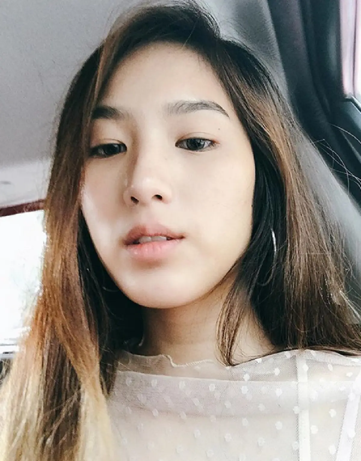 แซ่บลืม !!  เปิดภาพ " น้องเกี้ยมอี๋ " ผู้ร้องเพลง " พ่อกลับบ้าน " ปัจจุบันกลายเป็นหนึ่งในนักแสดงซีรีส์ฮอร์โมน อันโด่งดัง !!?