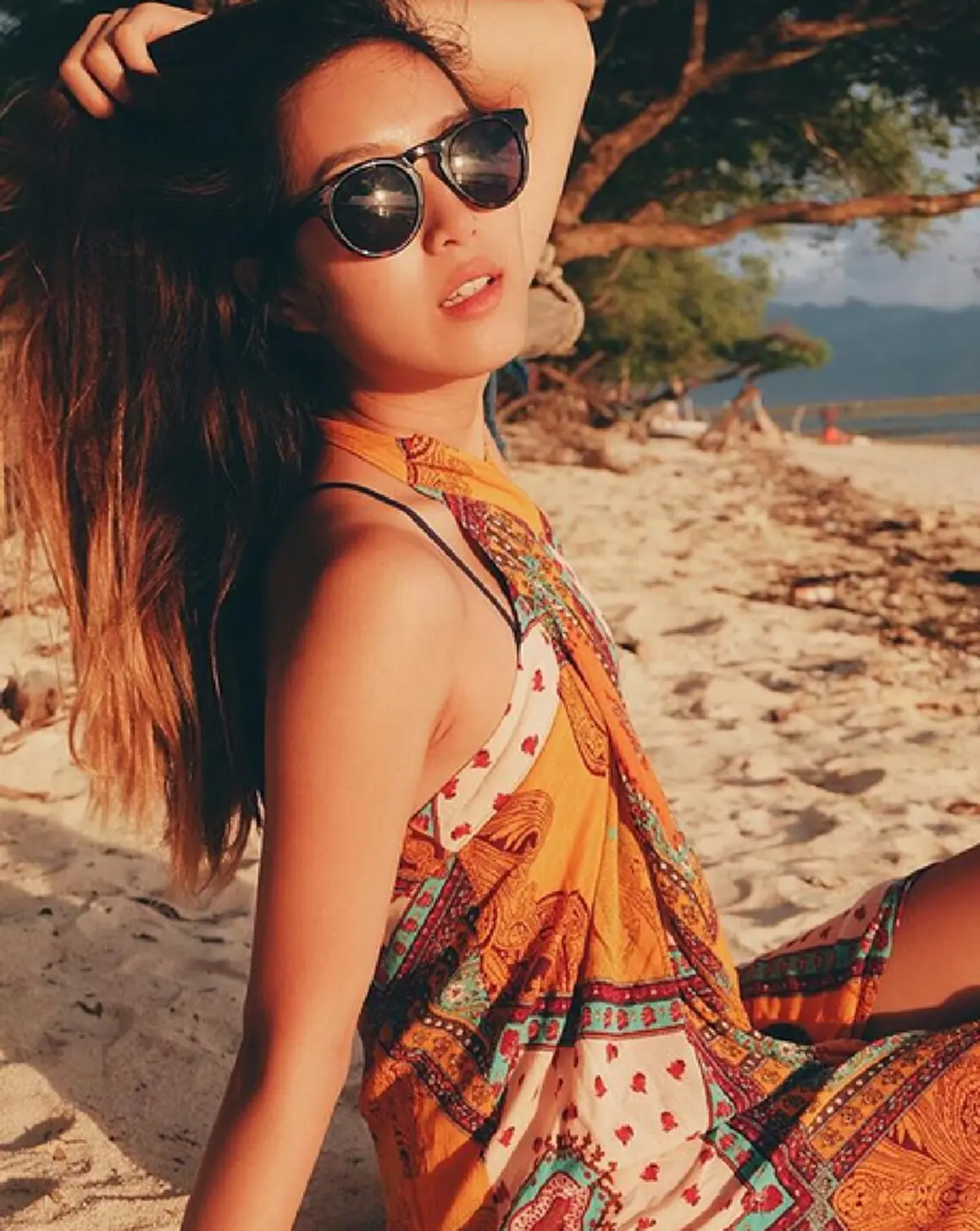 แซ่บลืม !!  เปิดภาพ " น้องเกี้ยมอี๋ " ผู้ร้องเพลง " พ่อกลับบ้าน " ปัจจุบันกลายเป็นหนึ่งในนักแสดงซีรีส์ฮอร์โมน อันโด่งดัง !!?