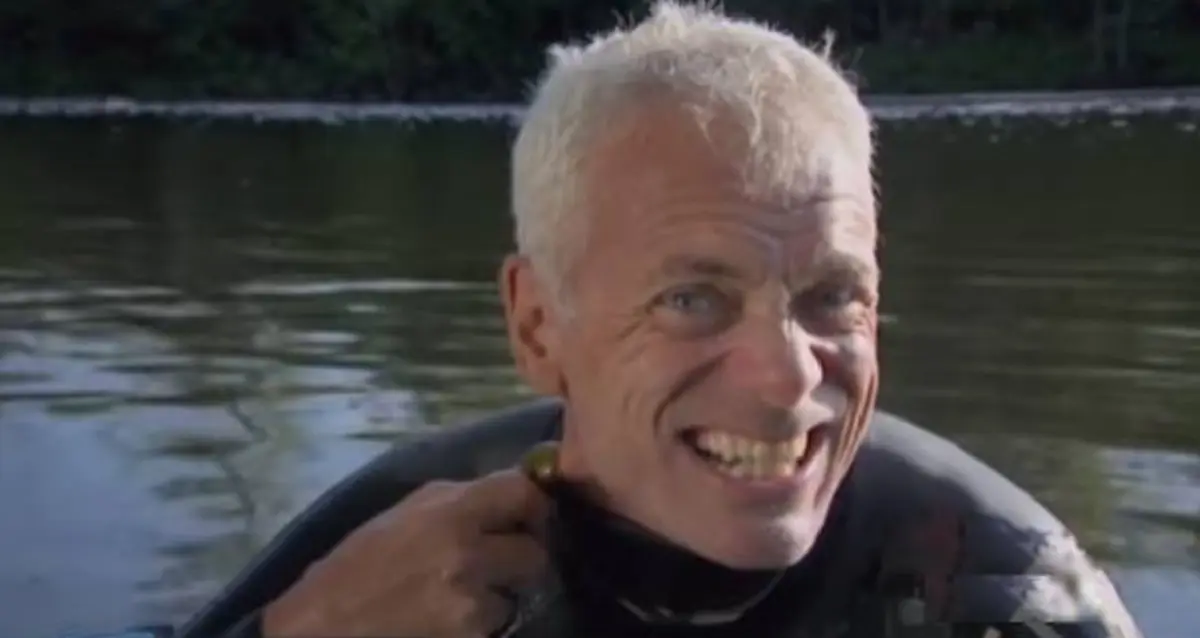 เปิดนาทีระทึก!! นักดำน้ำโดน " ปลาซอมบี้ " อายุ 200 ล้านปี กัดที่คอ! เล่นเอาประชาชนแถวนั้นขนลุกกันเป็นแถว !!? (ชมคลิป)