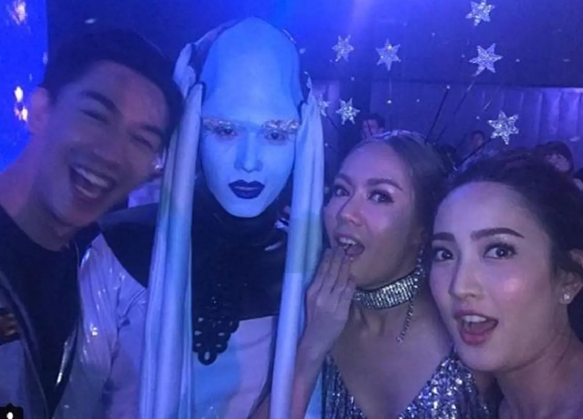 งานนี้ชมพู่ยังแพ้ !! เมื่อเจอเธอ  จัดเต็มเกินคาด งานแต่ง เป๊ก - นิว ในธีมอวกาศ บอกเลยฆ่าทั้งงาน! บอกได้คำเดียว หลบหน่อยตัวแม่มาล้าววว!!?