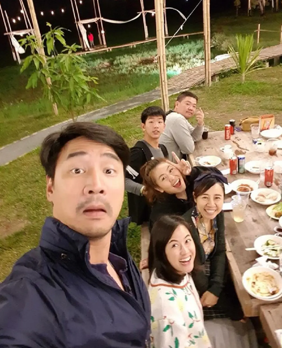 รอยยิ้มแห่งชีวิตคู่ !! ส่องภาพหวานหลังแต่งงาน " น็อต วรฤทธิ์ - น้องแจน " ควงคู่สวีทหวานต้อนรับปีใหม่ !!(ชมคลิป)