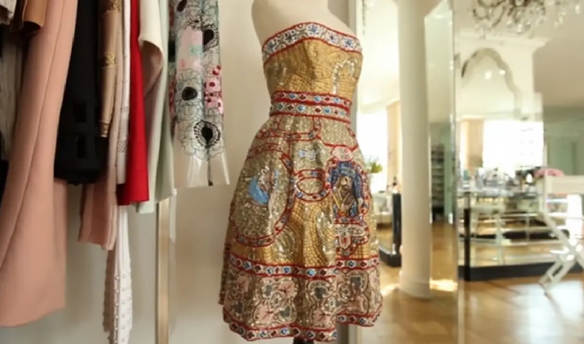 แทบไม่เชื่อหู !! เปิดบ้าน " เอมมี่  มรกต " หรูหราดั่งคฤหาสน์อังกฤษ ! เผย " ตู้เย็นตู้ละล้าน " จัดดอกไม้ทั้งบ้าน รวยไม่จริงทำไม่ได้ !!?