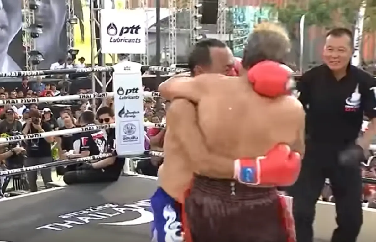 หมัดหยุดโลก!! เสือเฒ่า จิมมี่ ชวาลา  มหาเศรษฐีภาคใต้ ดวลเดือด โกลาย เปิดศึก ไทยไฟท์ เมืองคอน เดิมพันหมัดละแสน (คลิป)