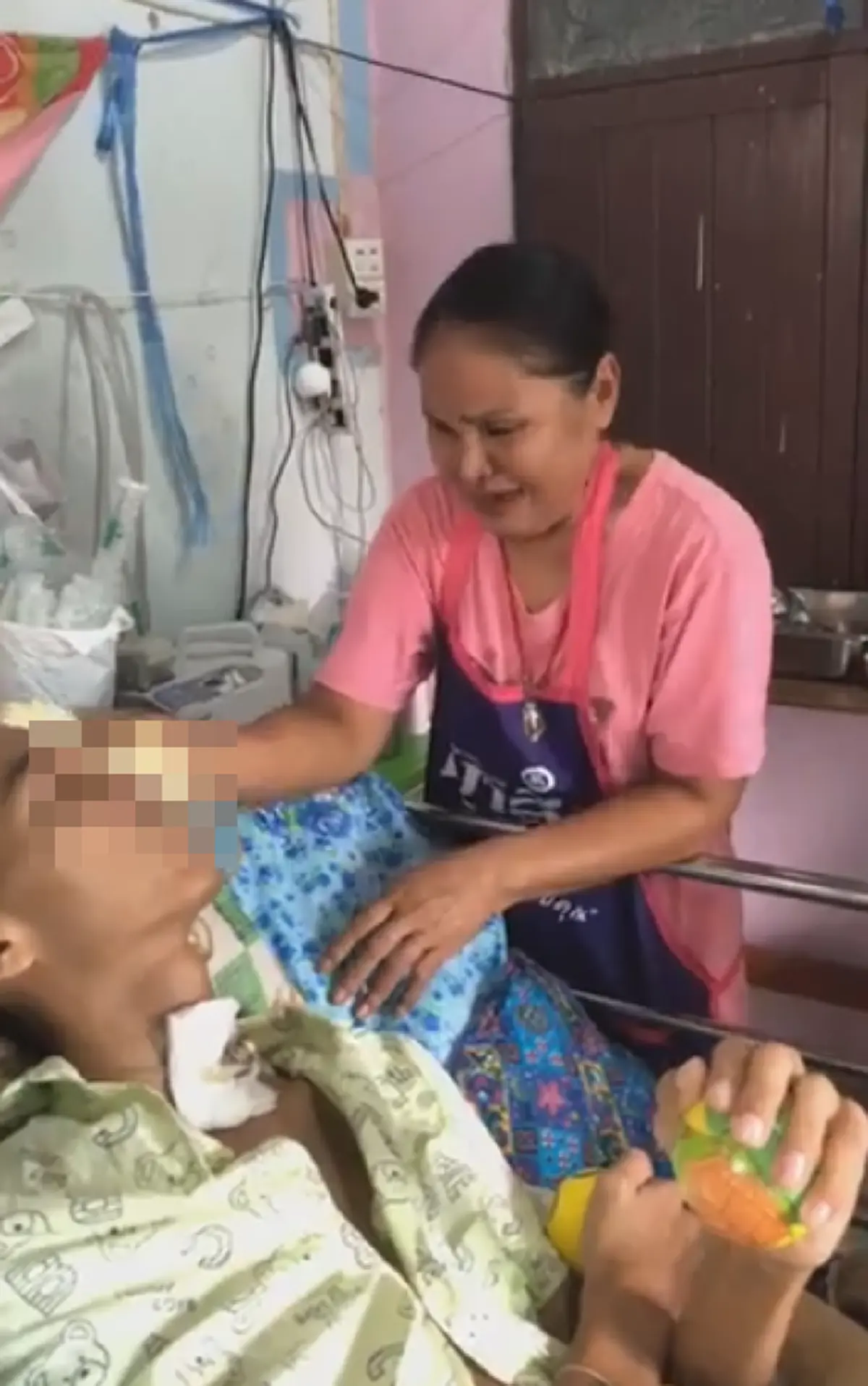 ความหวังของครอบครัวสลาย!!“แม่”เล่าทั้งน้ำตา“ลูกชาย”ออกไปทำงาน 6 วัน เกิดอุบัติเหตุ!!นอนติดเตียงเป็นเจ้าชายนิทรา ซ้ำร้ายครอบครัวสุดแสนลำบาก