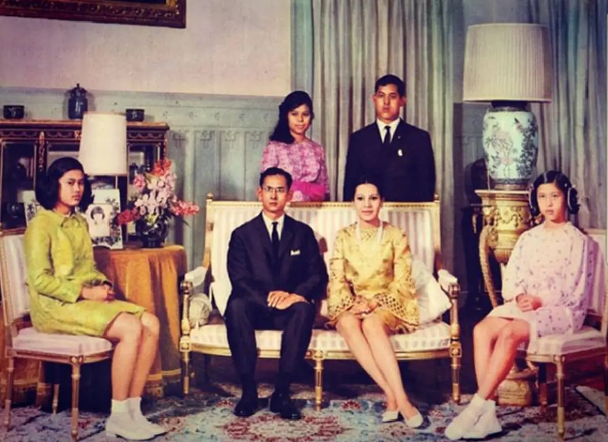 เรื่องเล่าเมื่อครั้งก่อน สมเด็จพระราชินีในร.9 ทรงตรัสเรียกในหลวงร.10  องครักษ์ประจำตัวฉัน