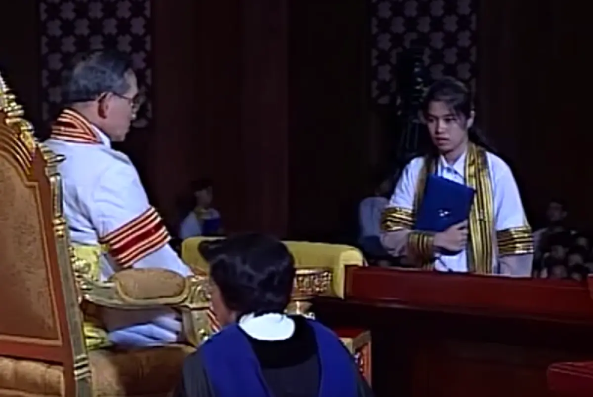 วันวานสุดประทับใจ เปิด "บัณฑิตคนสุดท้าย" ที่ได้รับพระราชทานปริญญาบัตรจากพระหัตถ์ในหลวง ร.๙