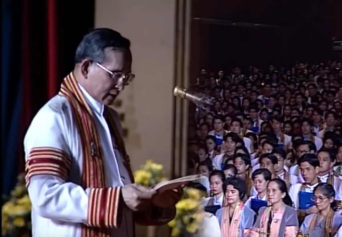 วันวานสุดประทับใจ เปิด "บัณฑิตคนสุดท้าย" ที่ได้รับพระราชทานปริญญาบัตรจากพระหัตถ์ในหลวง ร.๙