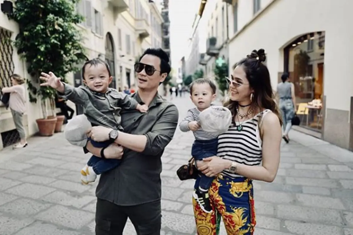 สนุกกันใหญ่ เมื่อ "สายฟ้า-พายุ"  คิดว่า "แม่ชมพู่" เป็นเครื่องเล่น  ทำเอาชาวเน็ตเอ็นดูหนักมาก