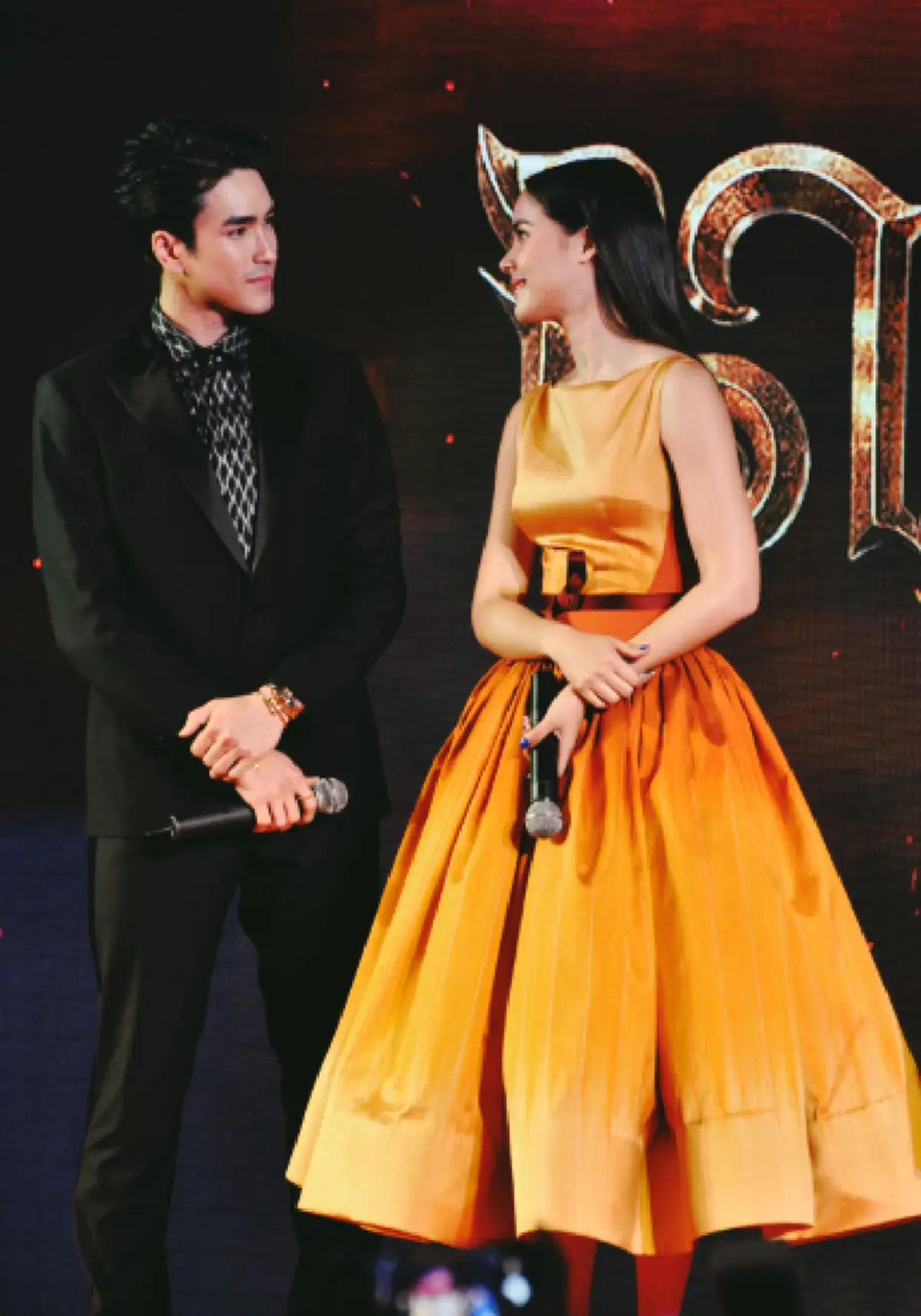 ฟินกันต่อ "ญาญ่า-ณเดชน์" โชว์หวานออกสื่อควงคู่เปิดตัวหนังเรื่องใหม่ ทำแฟนคลับกรี๊ดสนั่น!